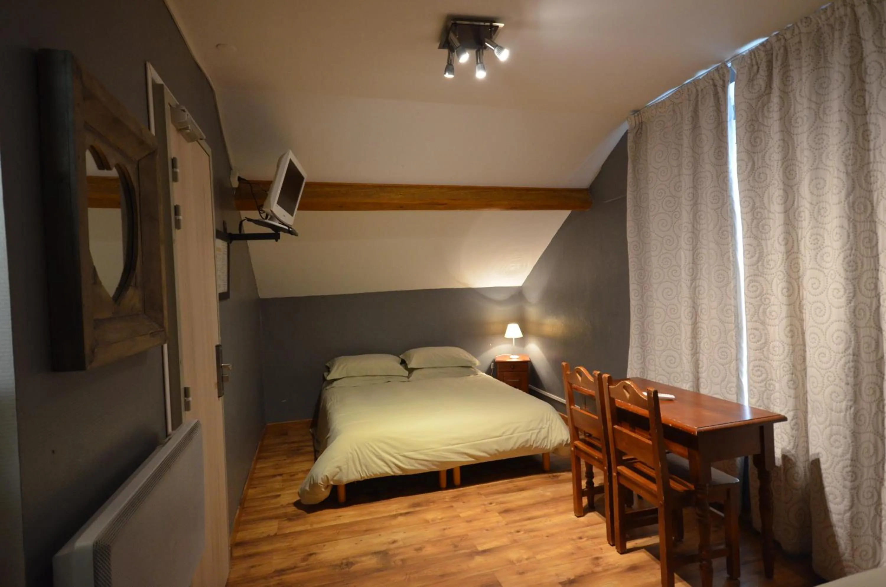 Bedroom, Bed in Hôtel Edelweiss