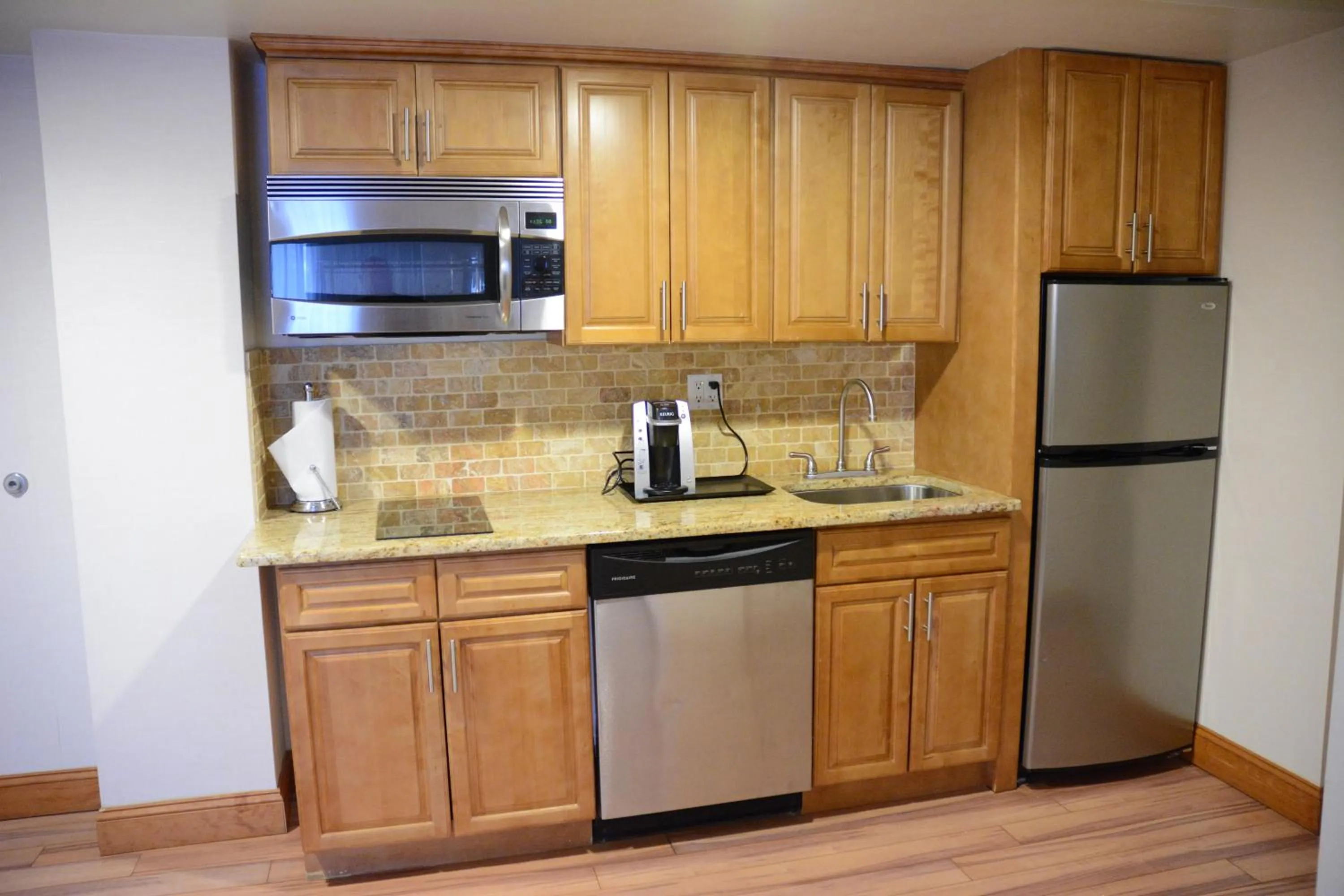 Photo of the whole room, Kitchen/Kitchenette in Holiday Inn Express Stamford, an IHG Hotel