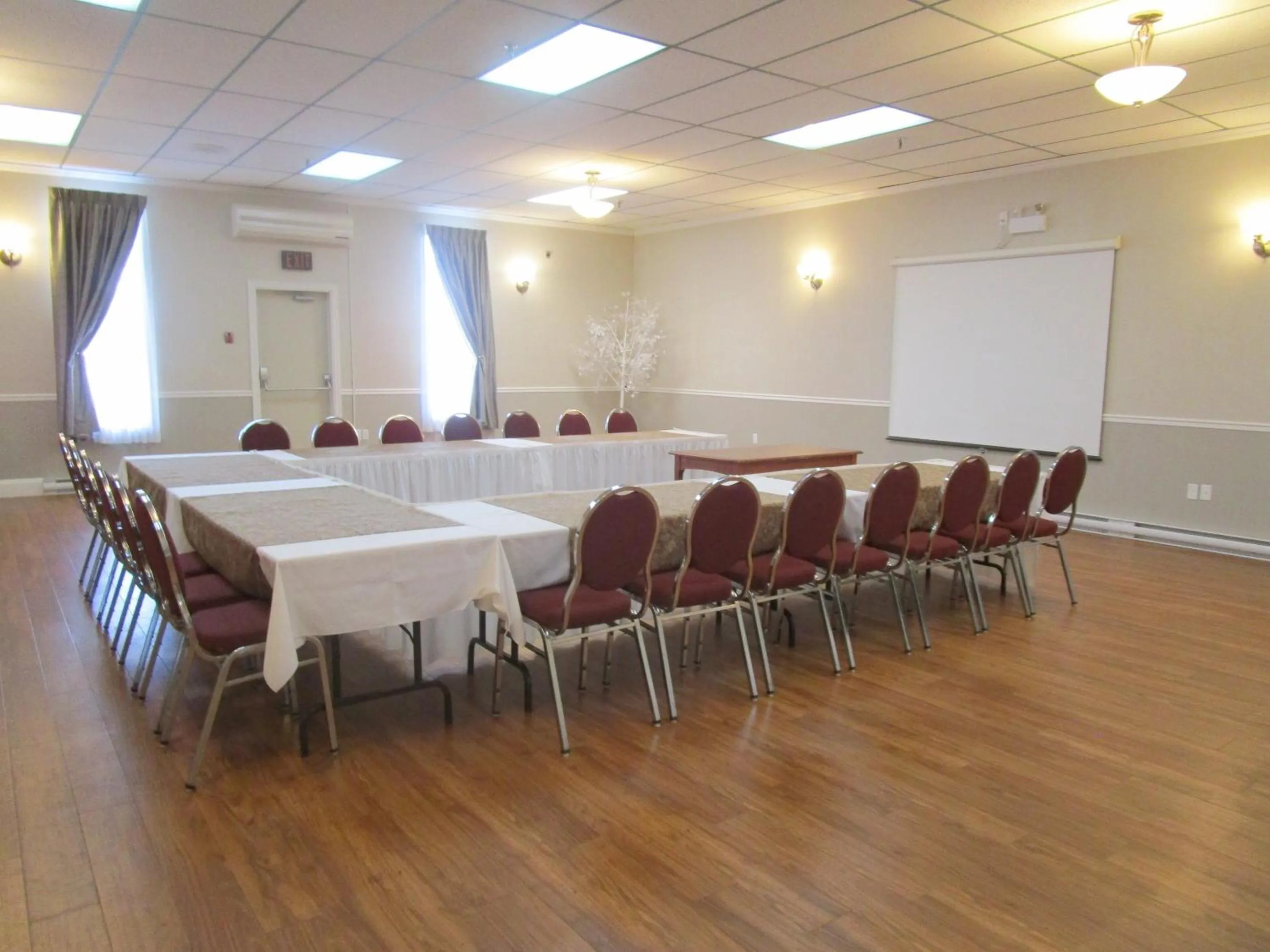 Meeting/conference room in Claymore Inn and Suites