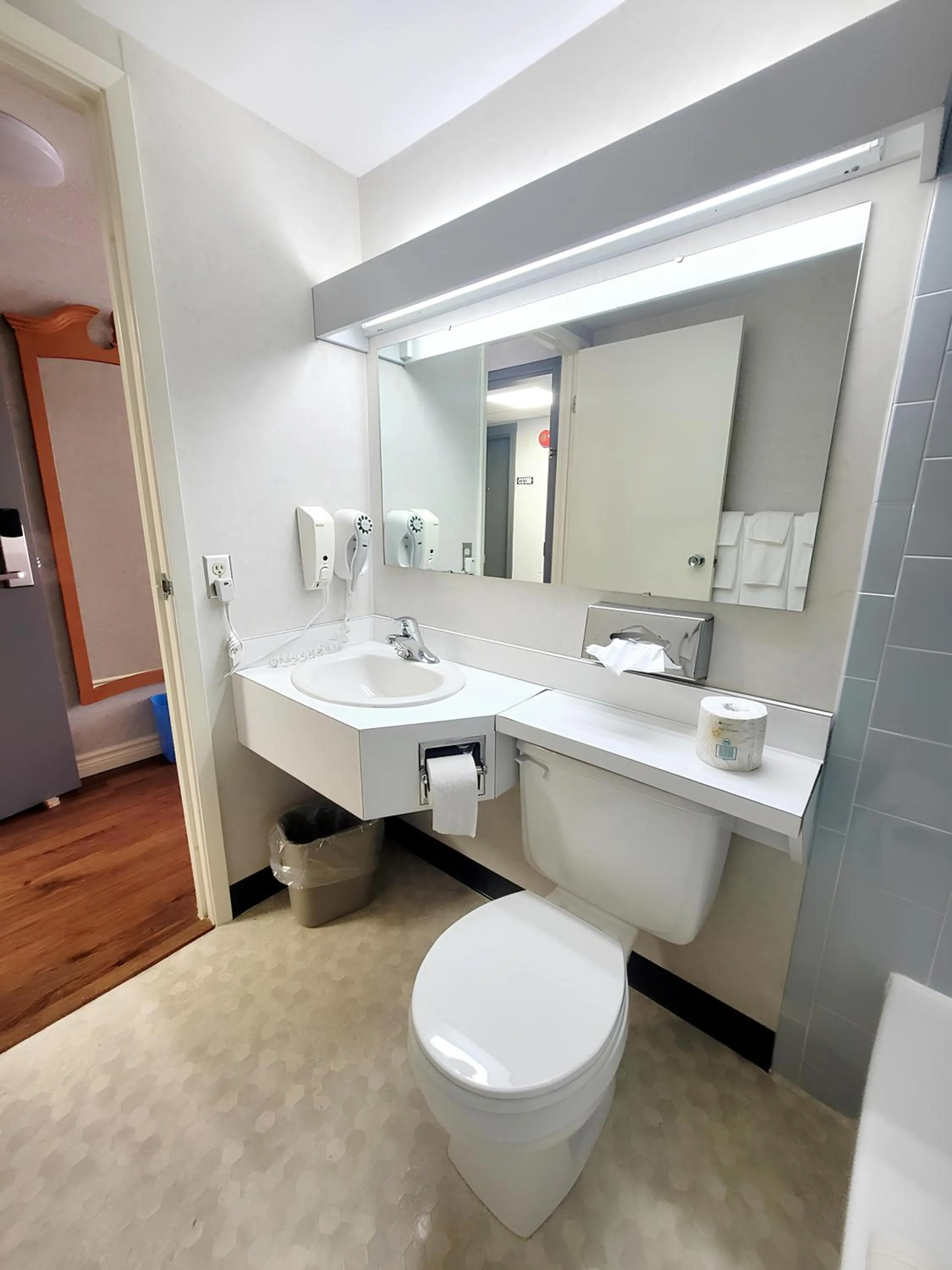 Bathroom in Claymore Inn and Suites