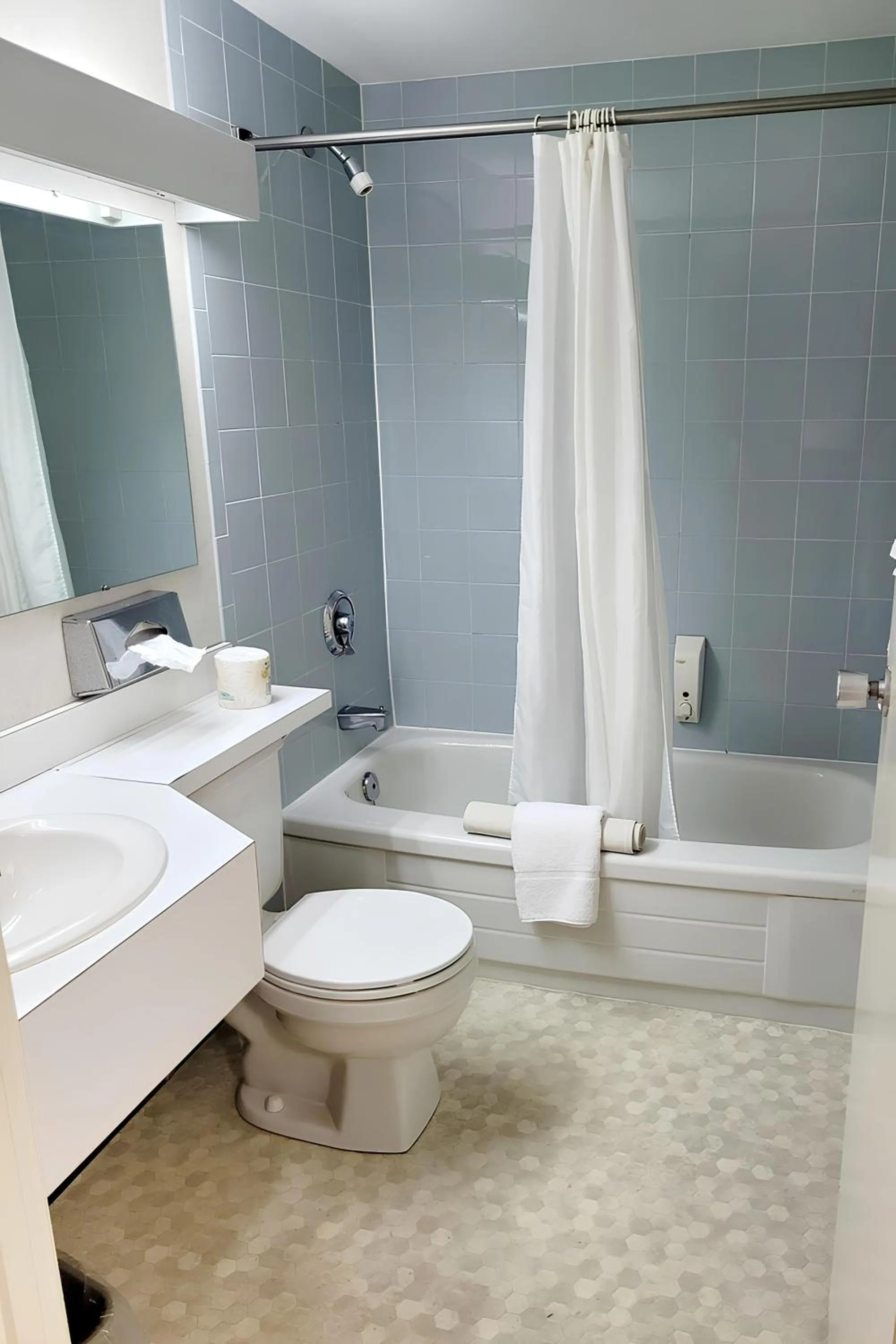 Shower in Claymore Inn and Suites