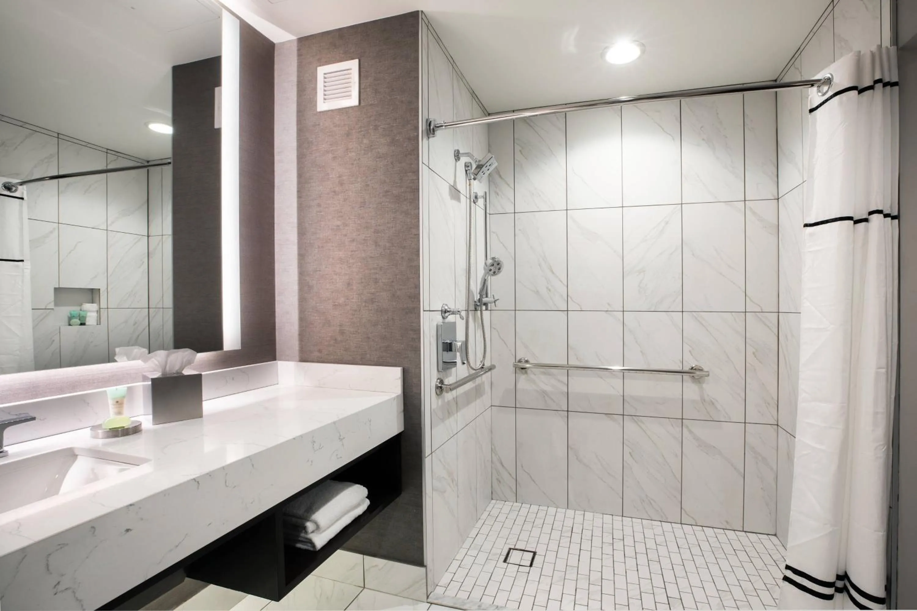 Bathroom in Ambassador Hotel Kansas City, Autograph Collection