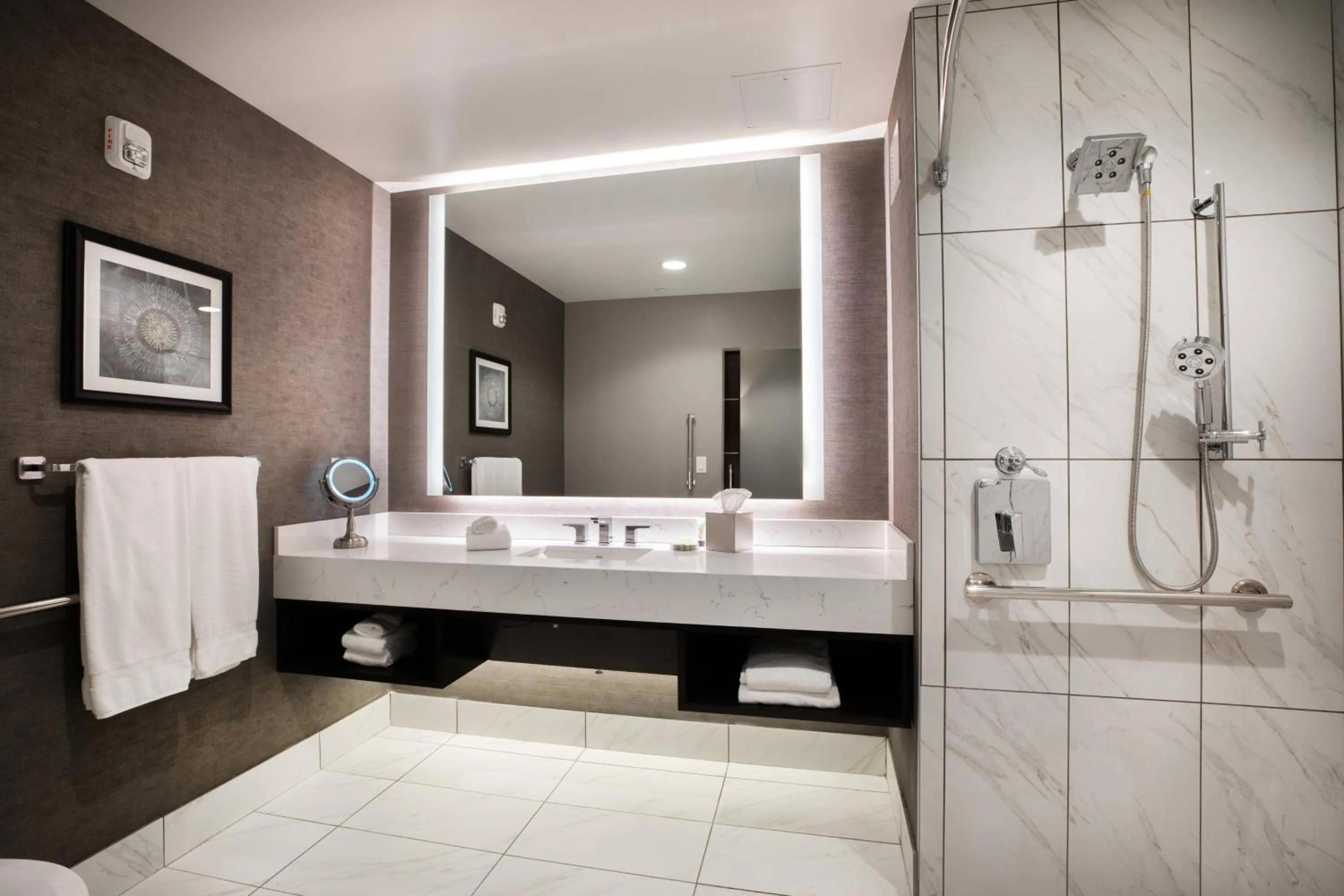 Bathroom in Ambassador Hotel Kansas City, Autograph Collection