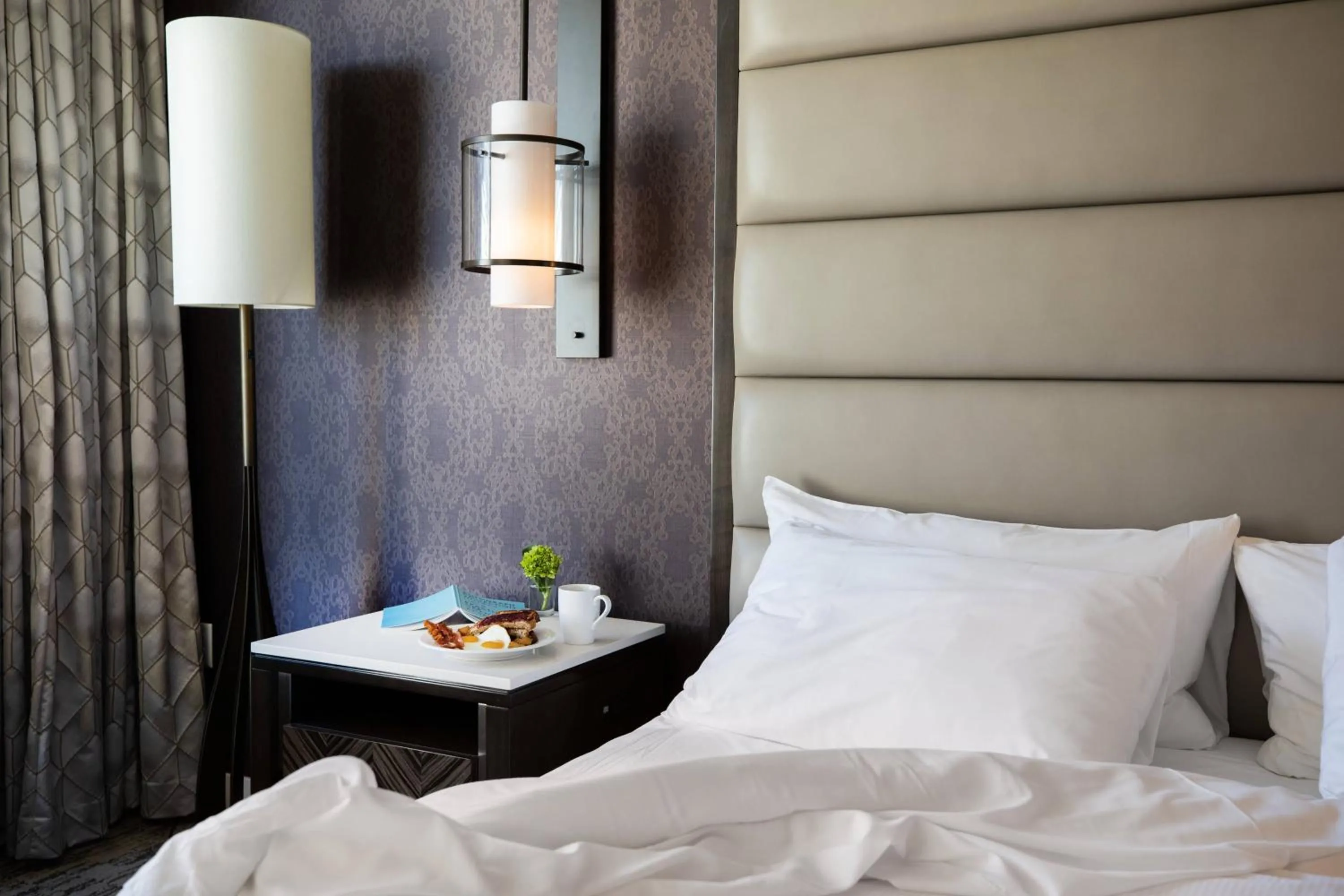 Other, Bed in Ambassador Hotel Kansas City, Autograph Collection