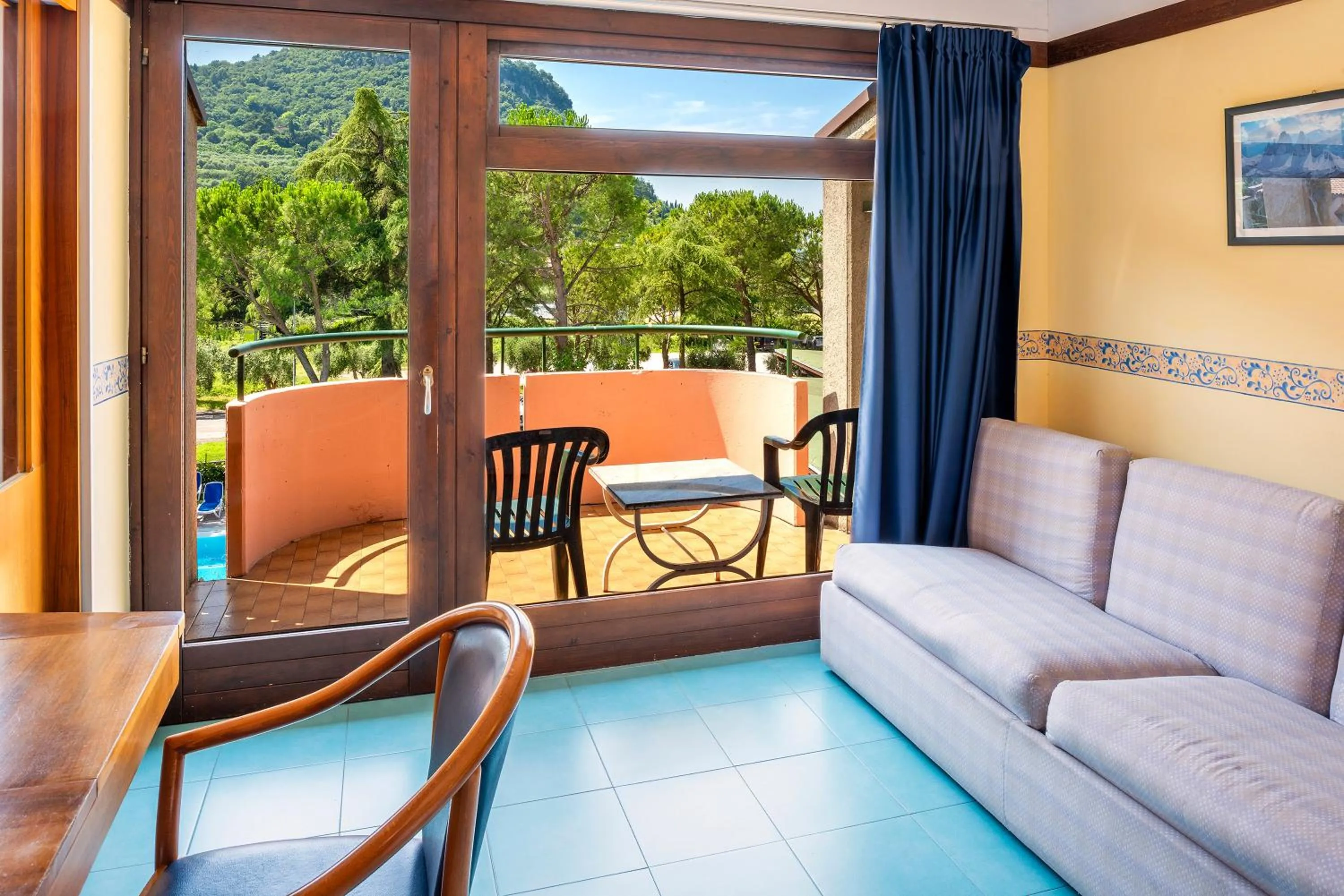 Photo of the whole room in Hotel Royal