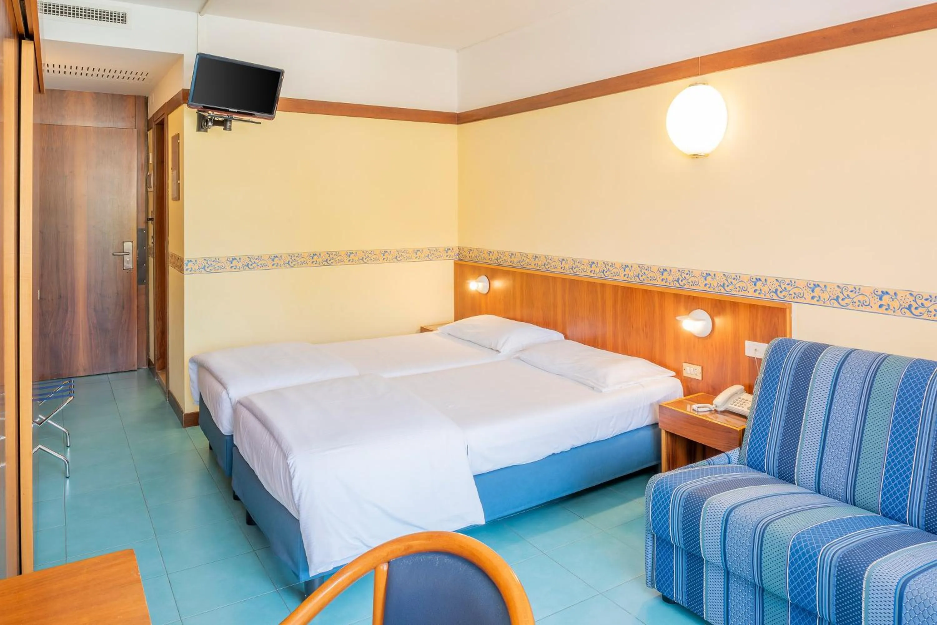 Bedroom, Bed in Hotel Royal