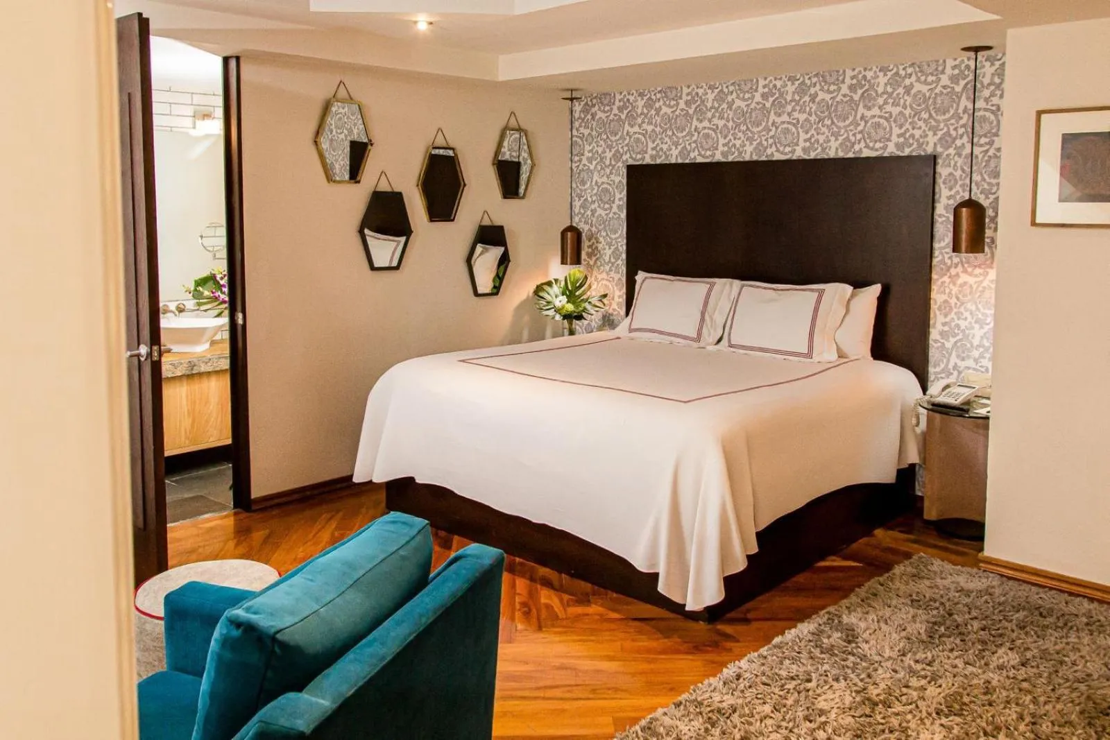 Bedroom, Bed in Santa Rita Hotel del Arte