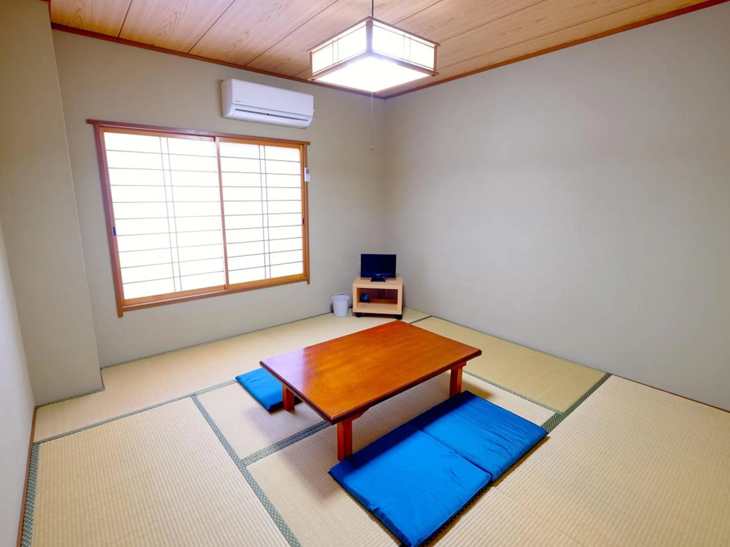 Photo of the whole room in Kokumin Shukusha Sun Marina