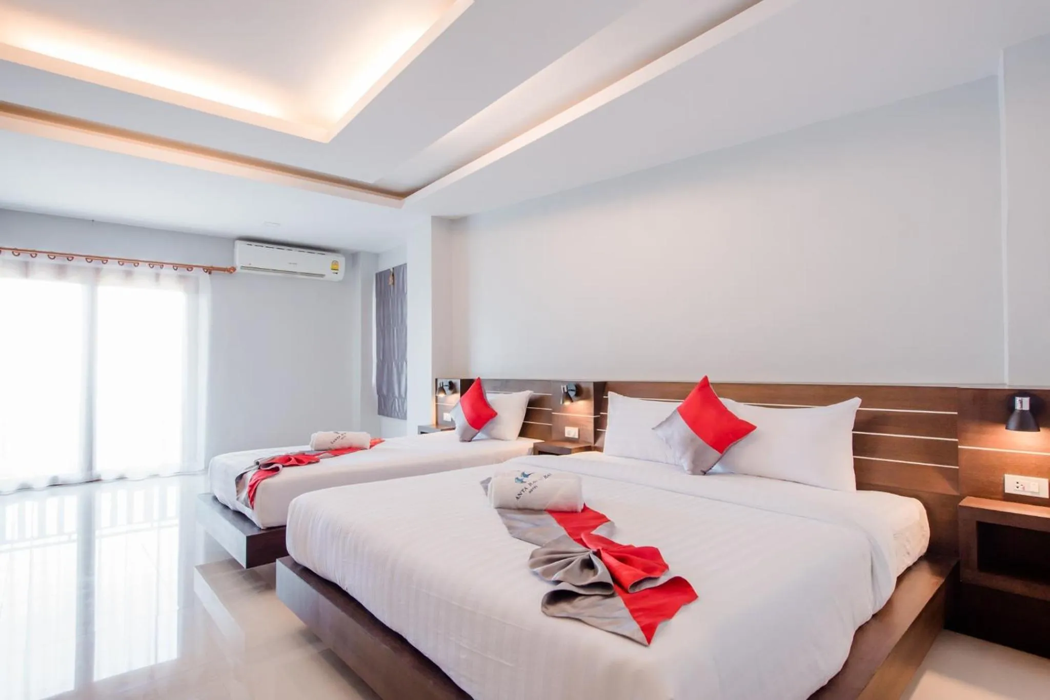 Bed in Lanta Ray Bay Hotel