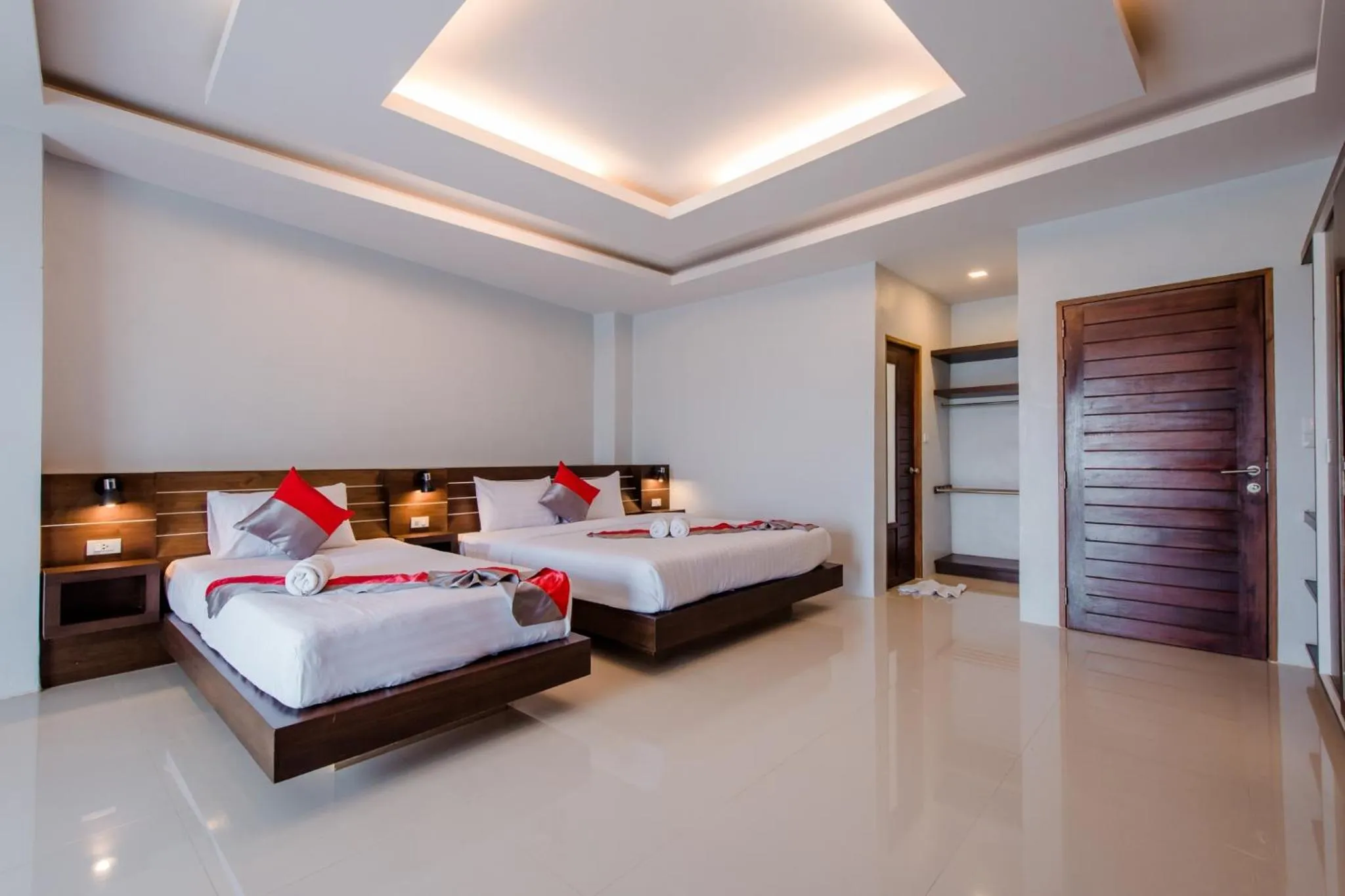 Bed in Lanta Ray Bay Hotel