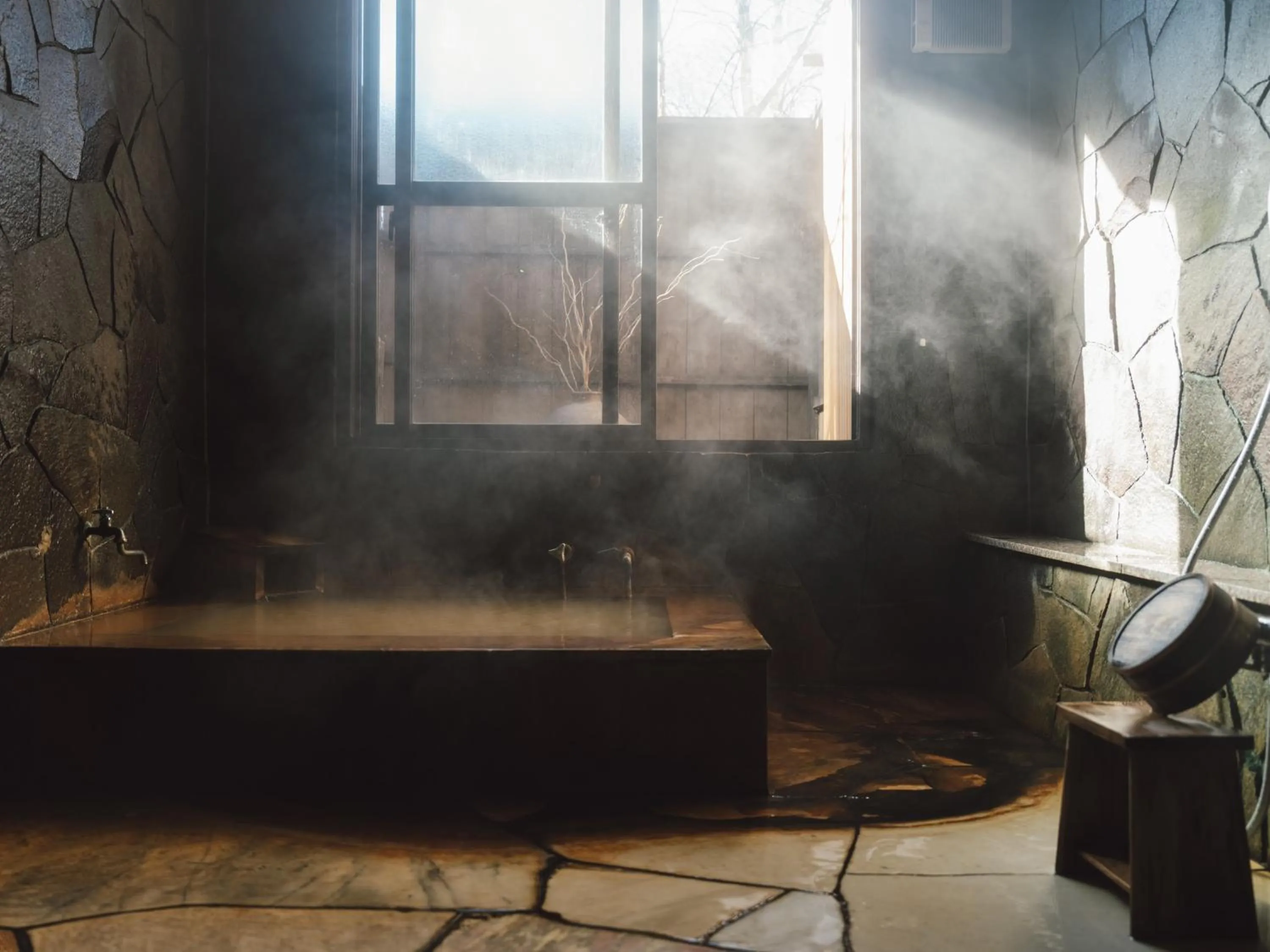 Hot Spring Bath in Lodge Atelier