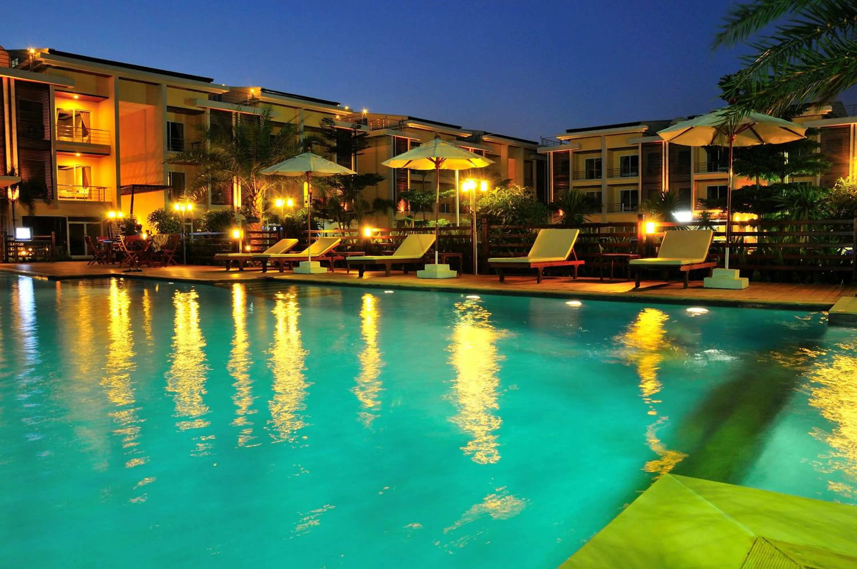 Swimming pool in Boonjumnong Modern Apartment