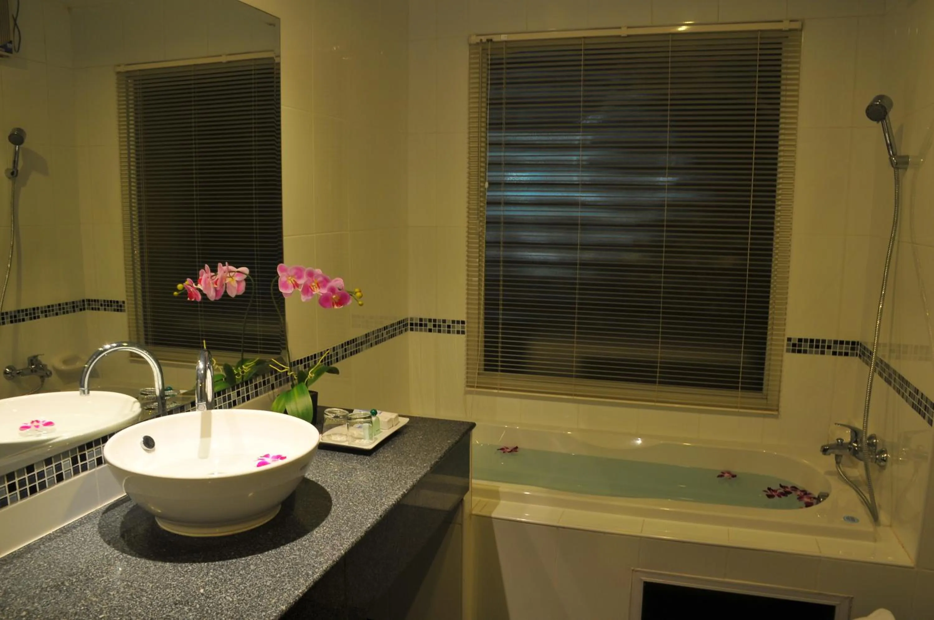 Bathroom in Boonjumnong Modern Apartment