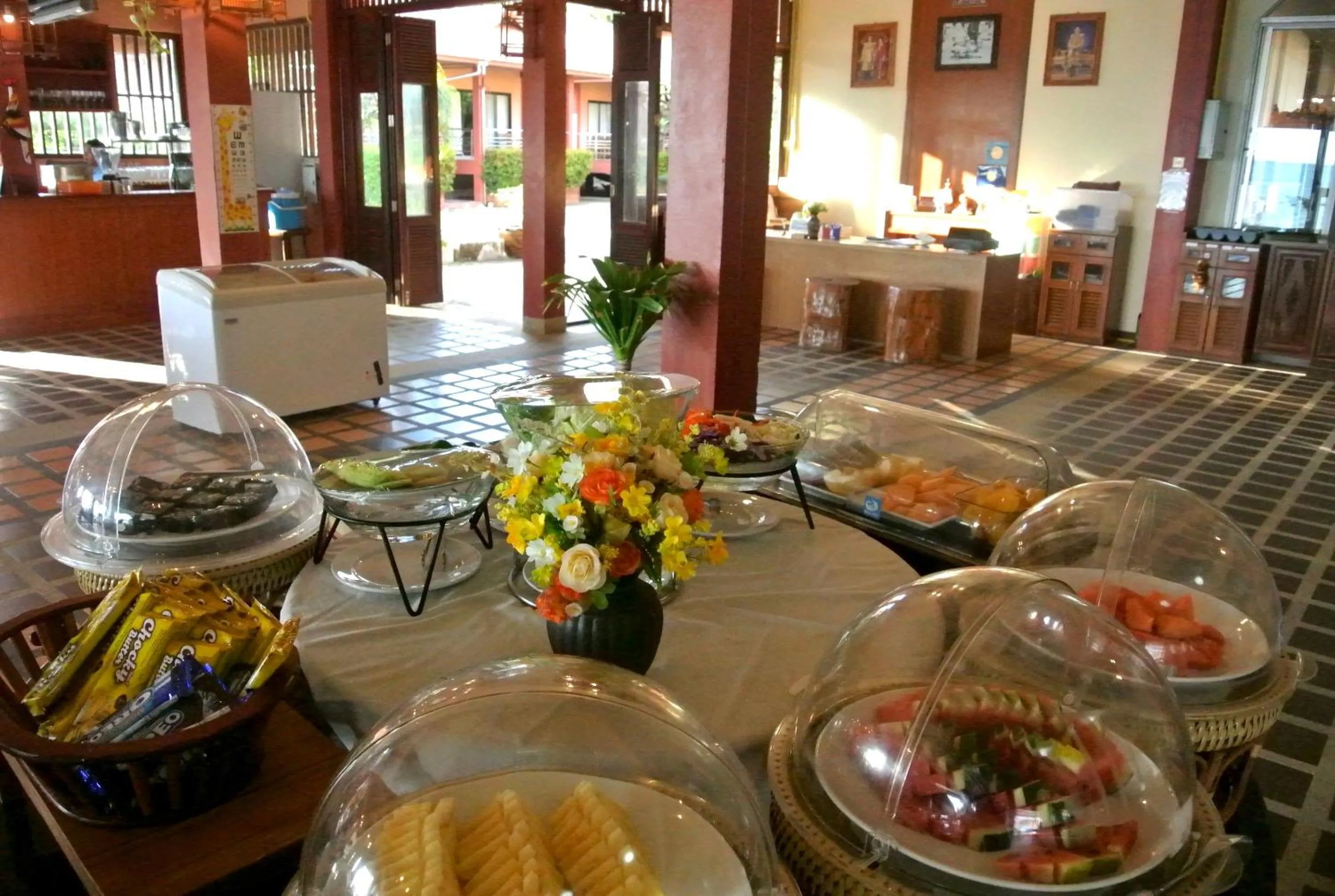 Restaurant/places to eat in PS Thana Resort