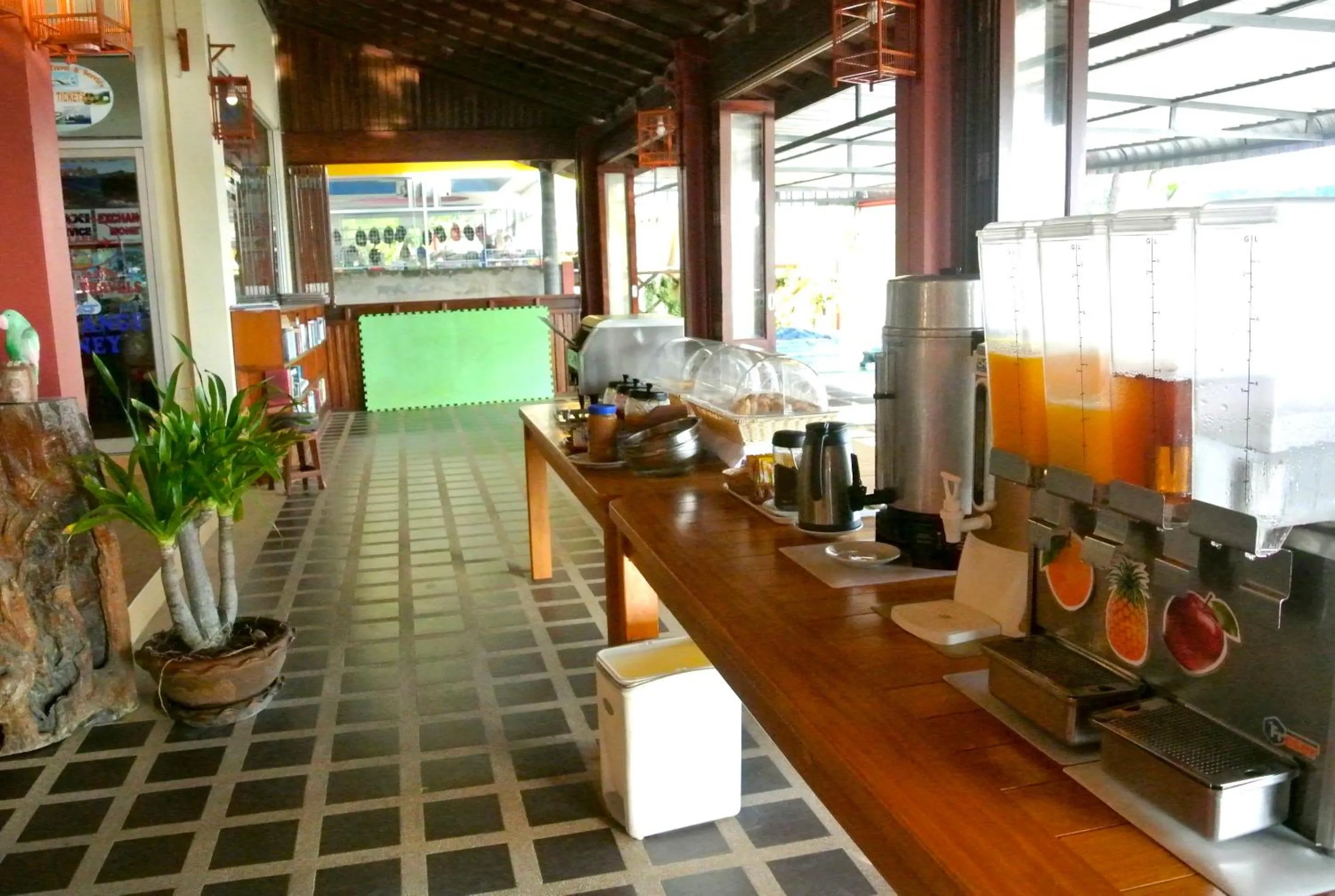 Restaurant/places to eat in PS Thana Resort