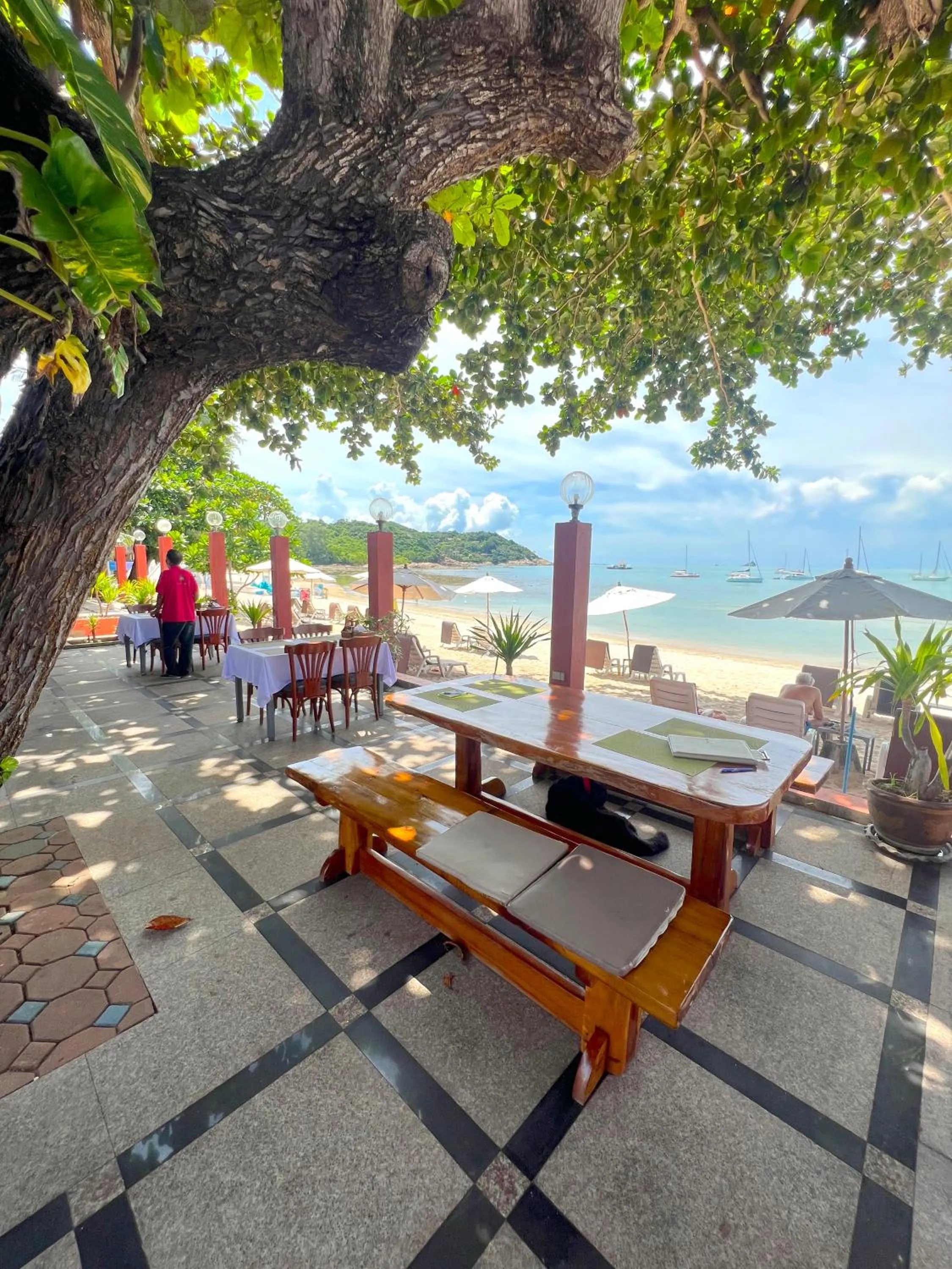 Restaurant/places to eat in PS Thana Resort