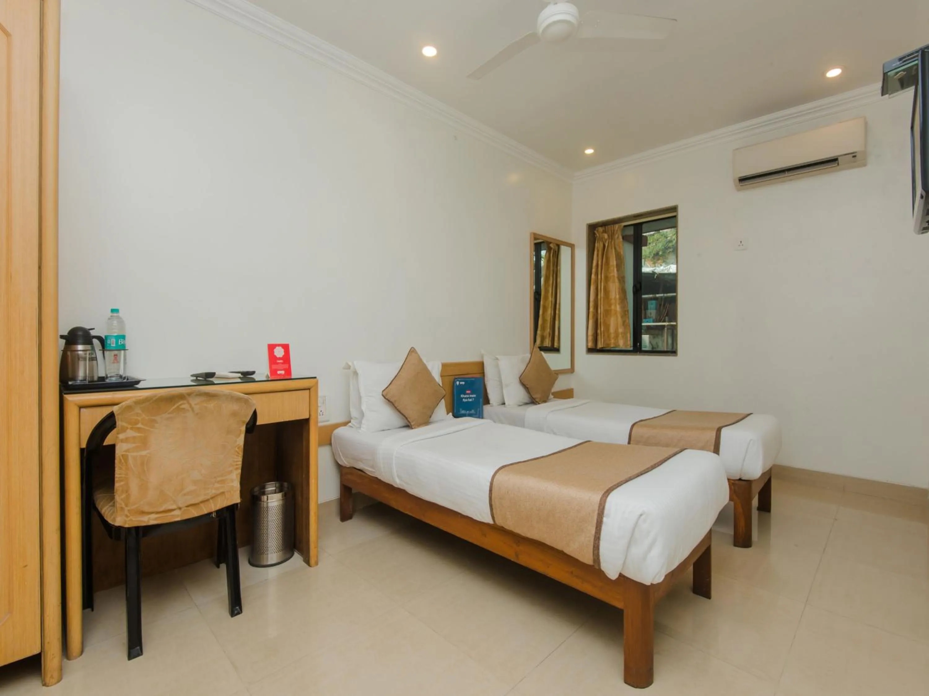 Photo of the whole room, Bed in Accord Hotel