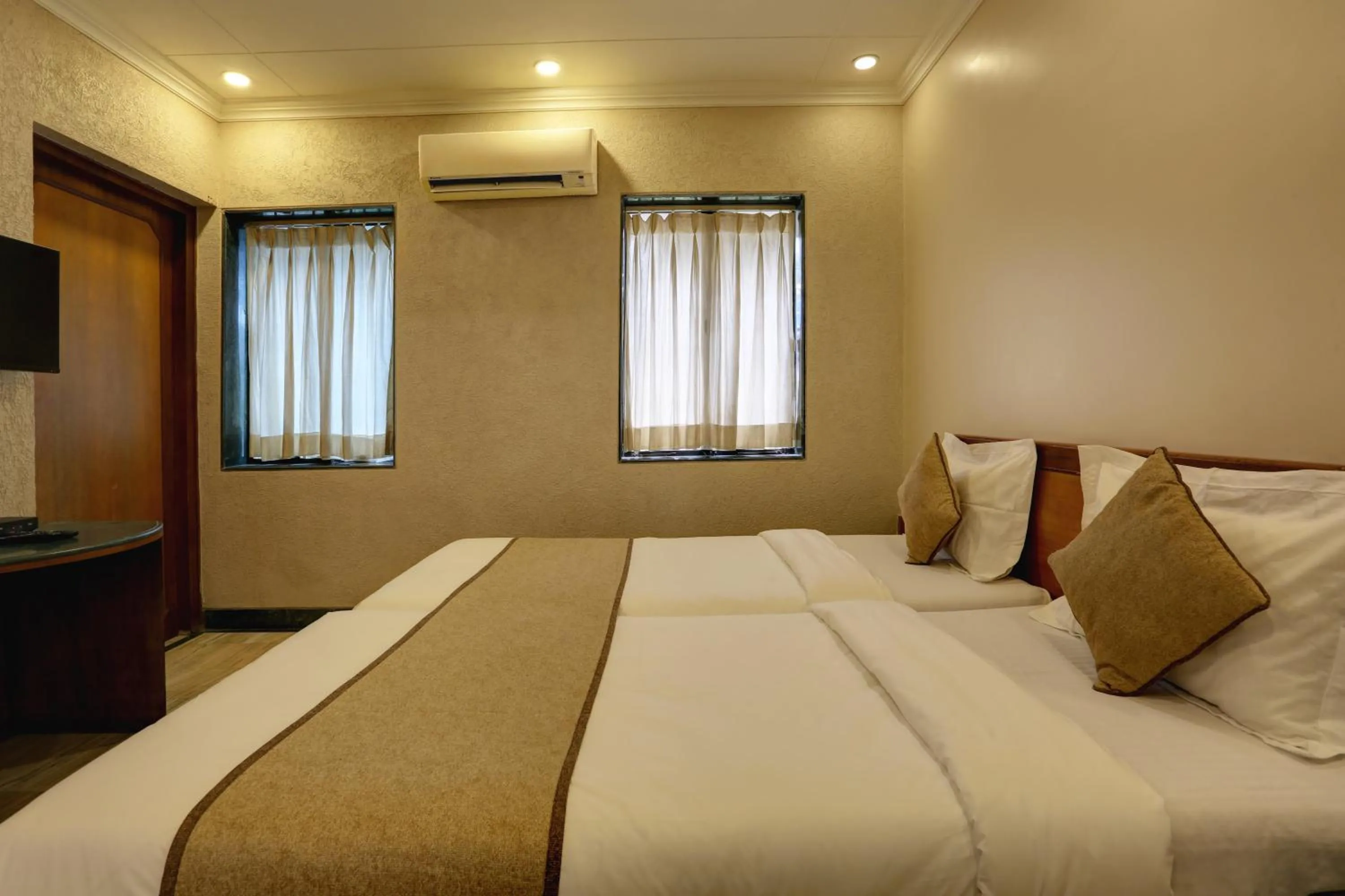 Bedroom, Bed in Accord Hotel