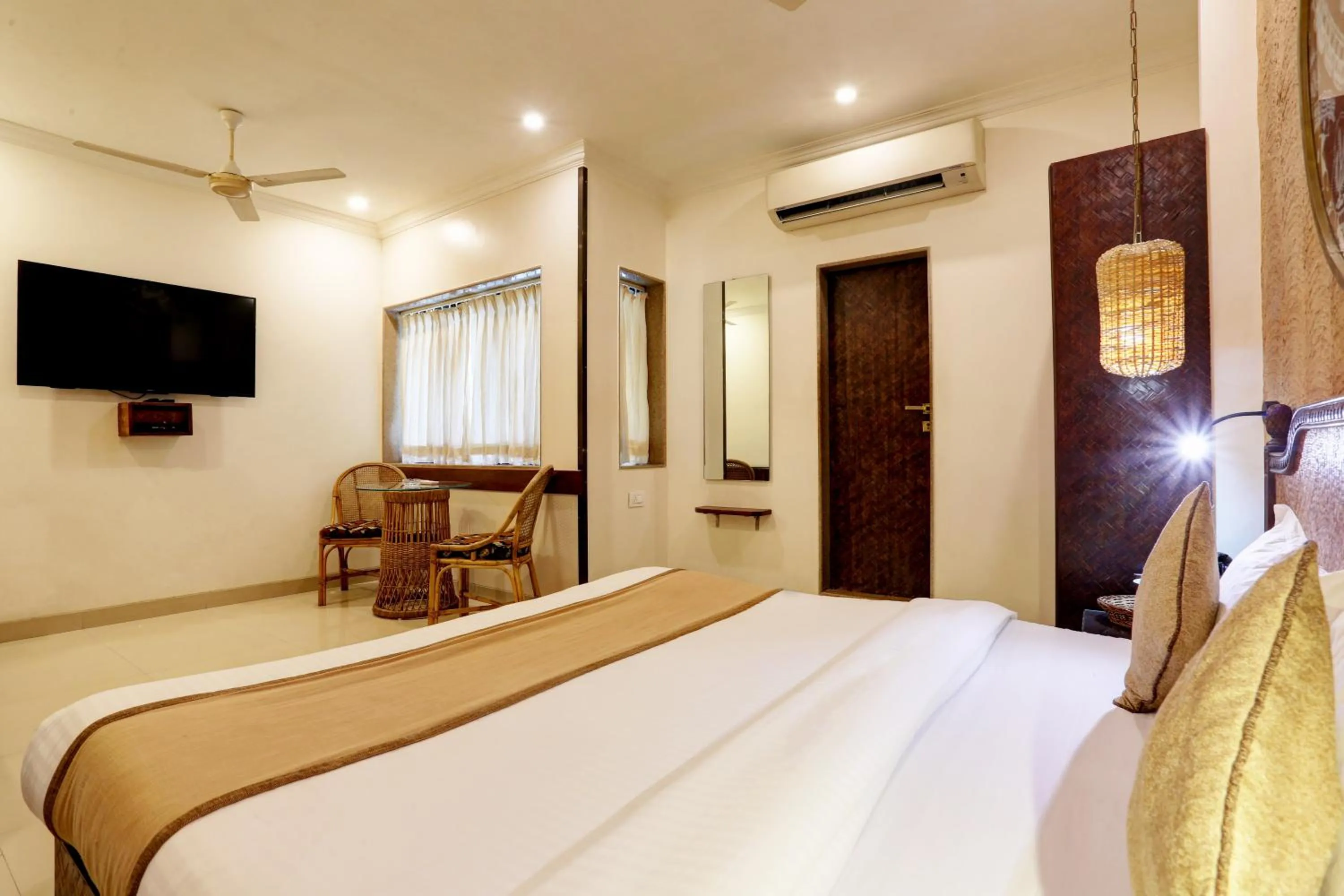 Bedroom, Bed in Accord Hotel