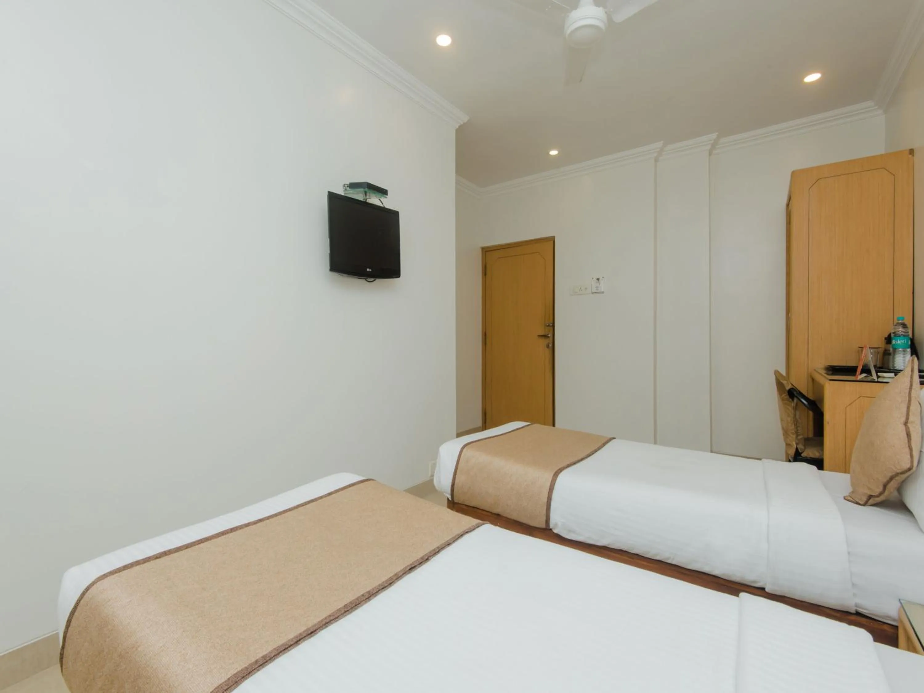 Bedroom, Bed in Accord Hotel