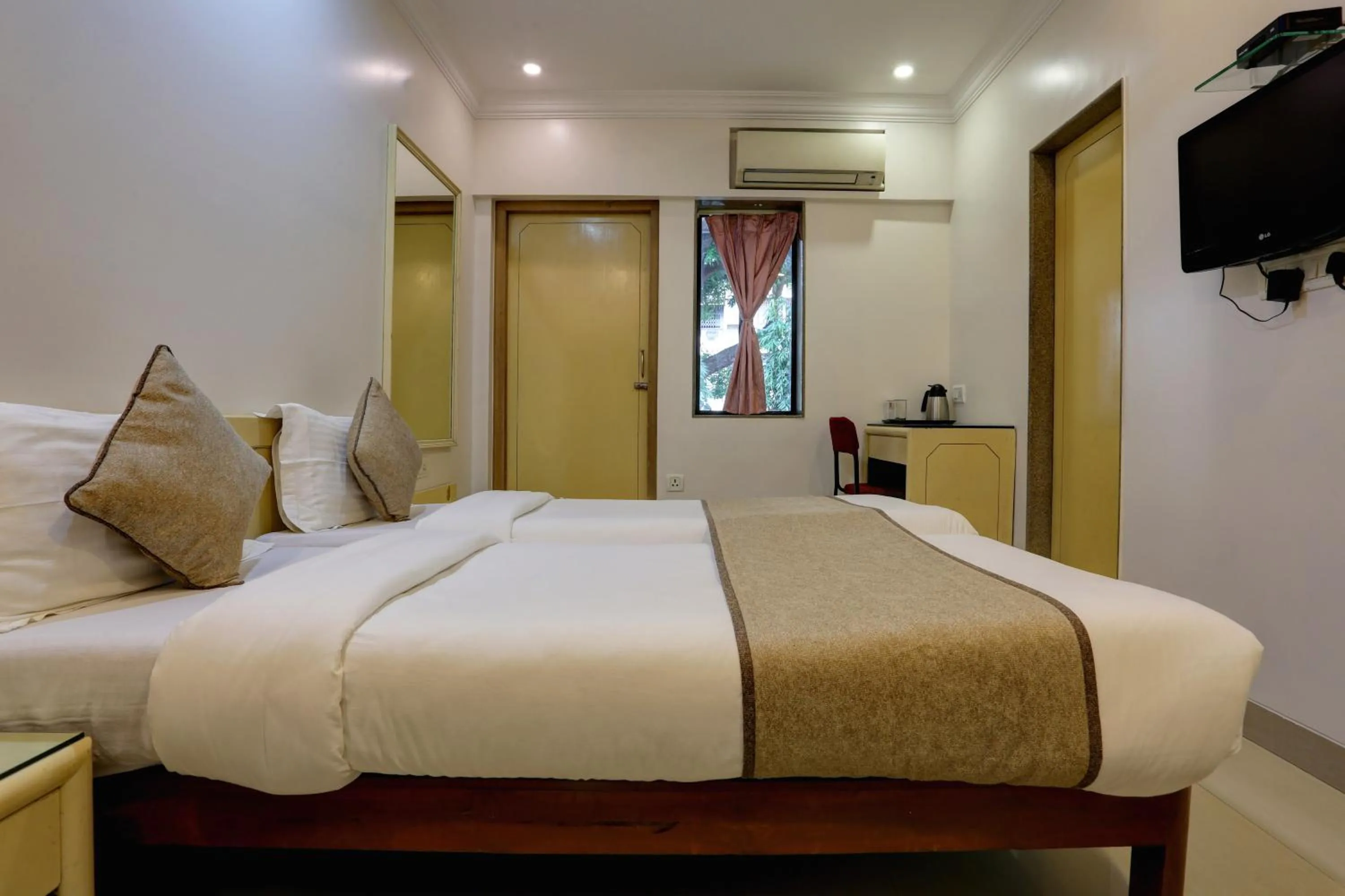 Bedroom, Bed in Accord Hotel