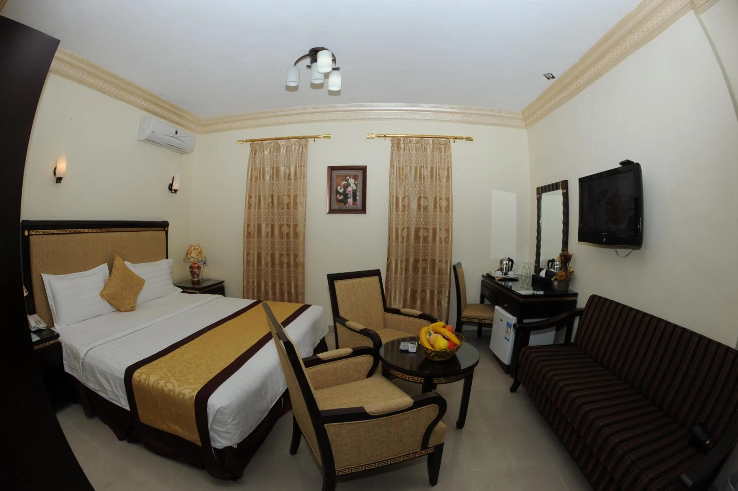 Photo of the whole room, Bed in Cedar Hotel