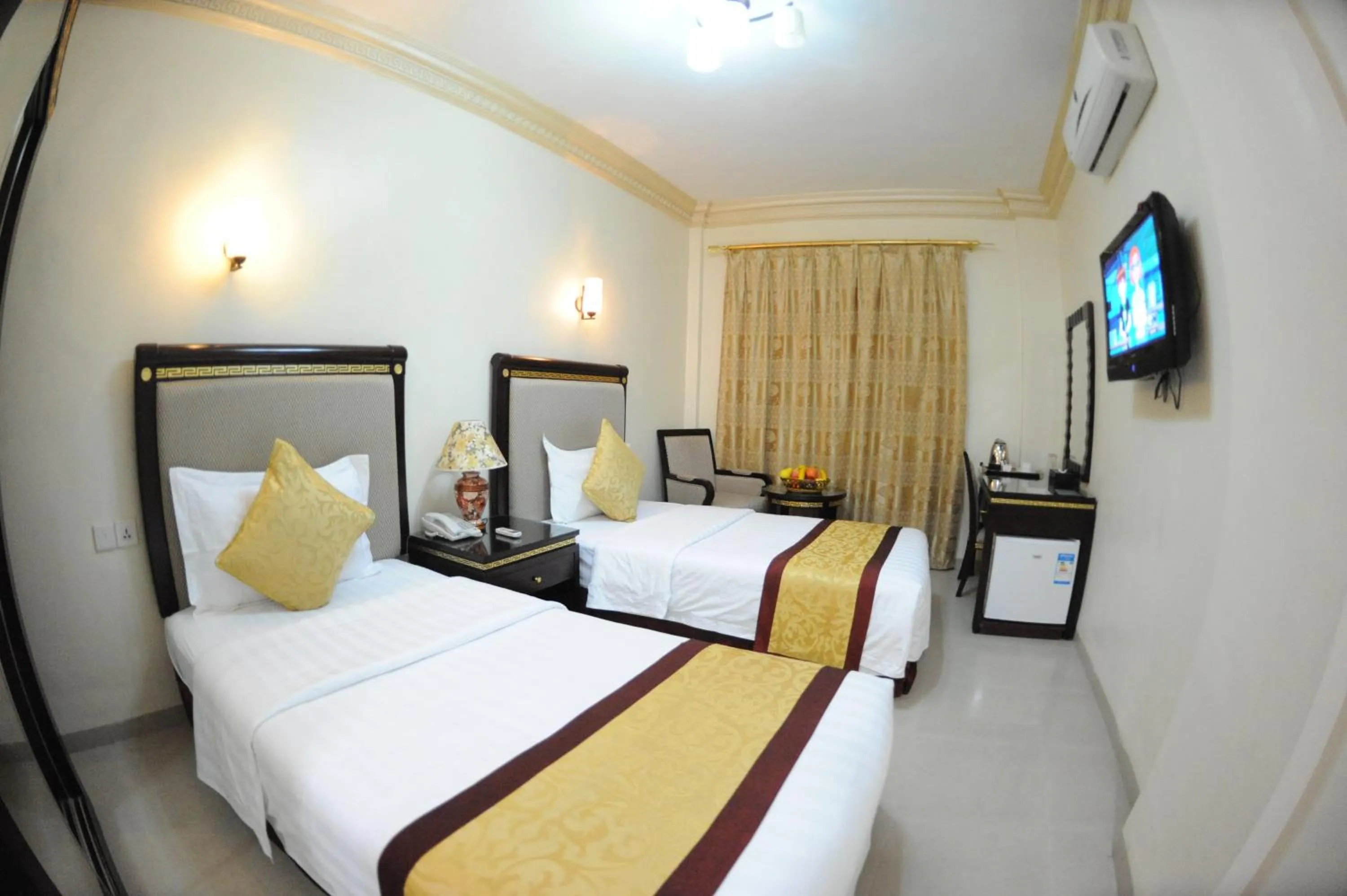 Photo of the whole room, Bed in Cedar Hotel