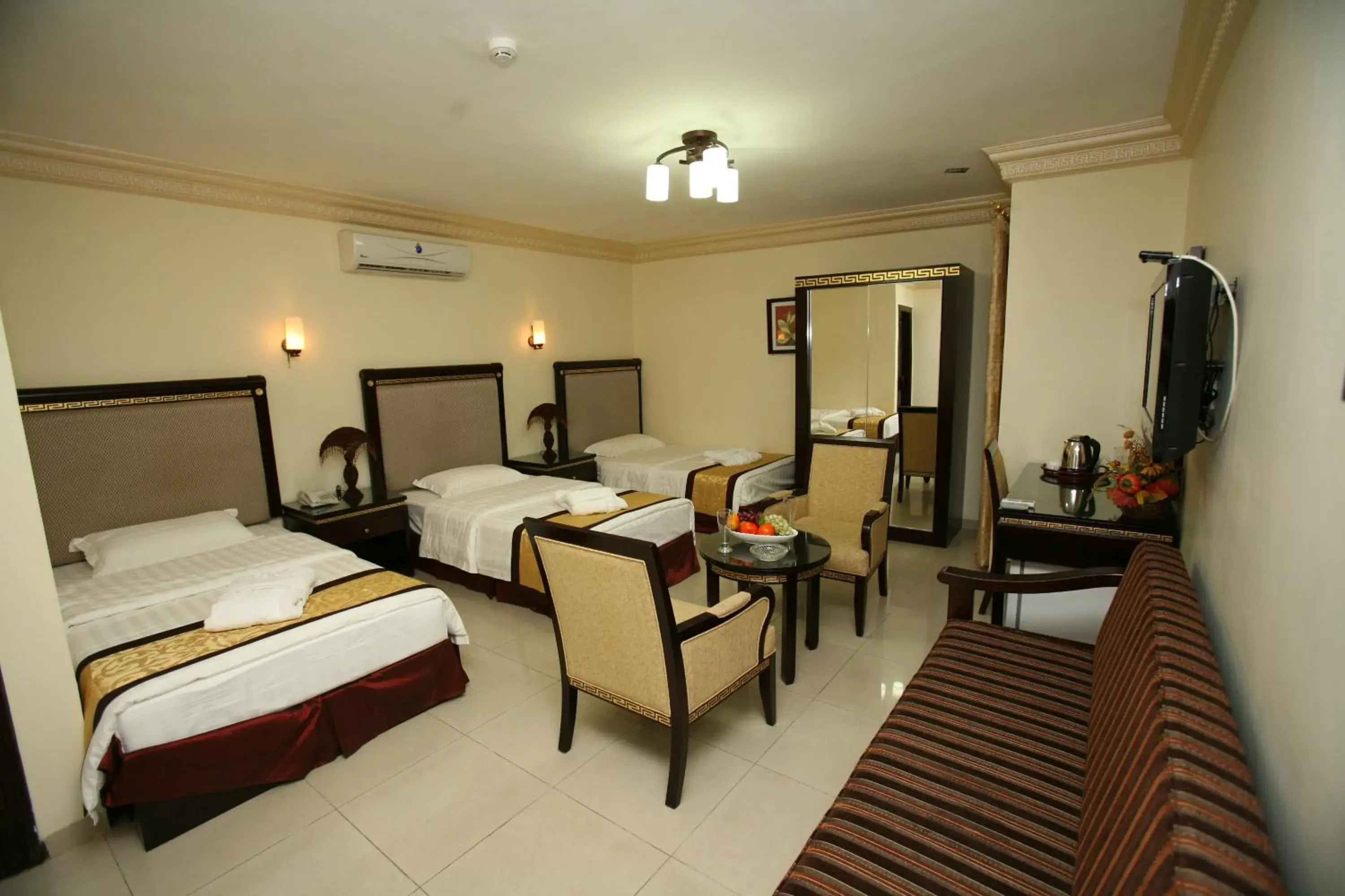 Triple Room in Cedar Hotel Triple Room in Cedar Hotel