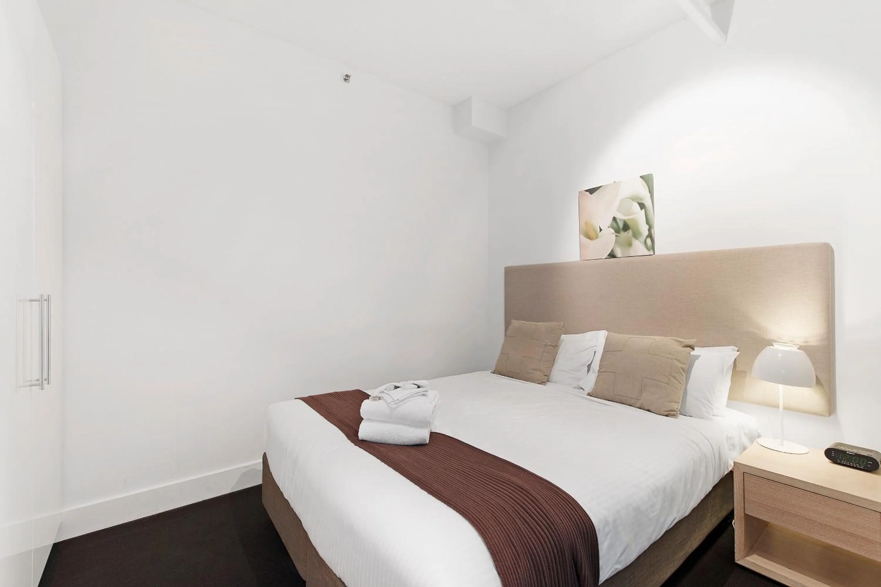 Bed in Docklands Private Collection - City Harbour Apartments