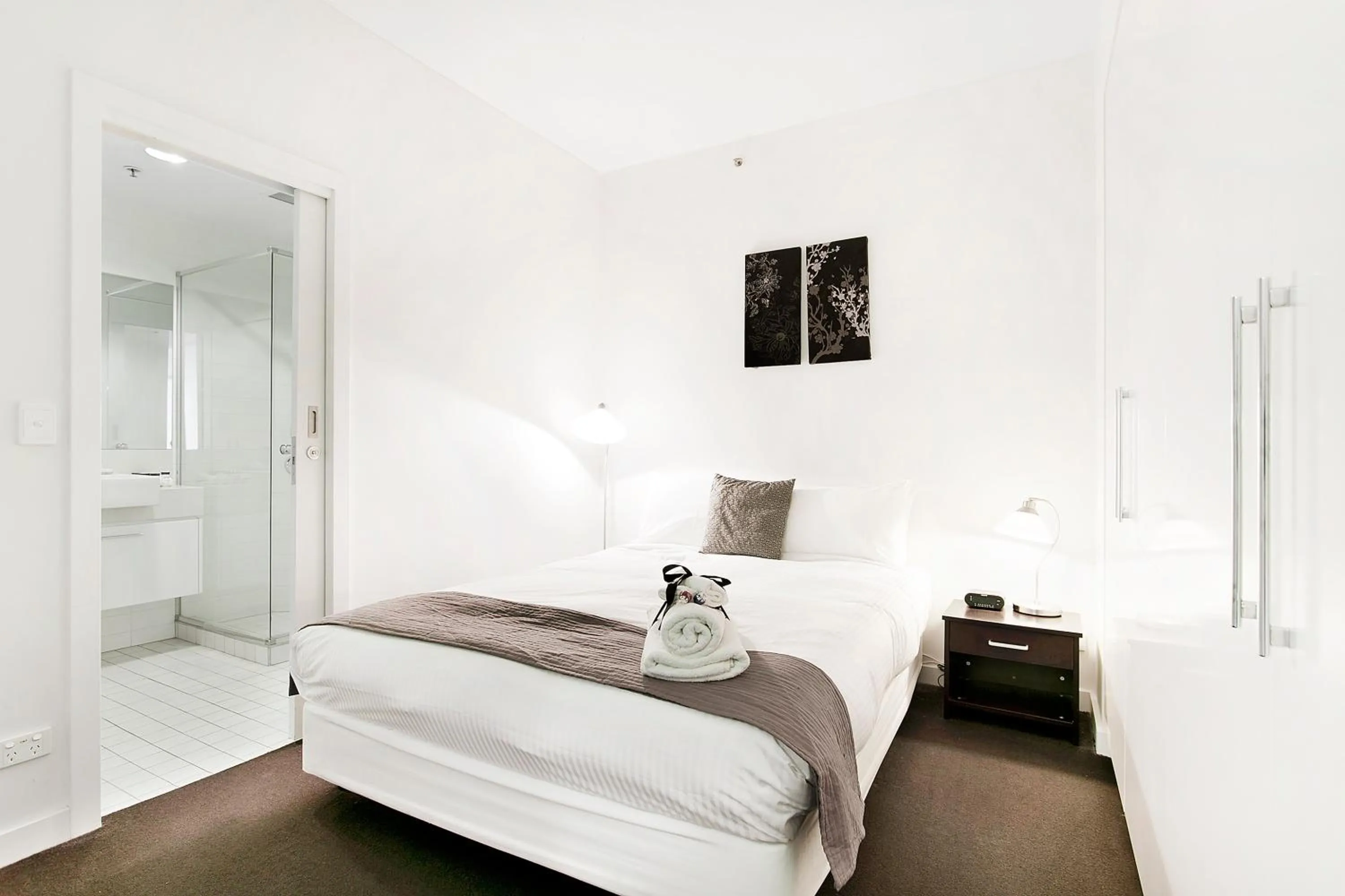 Bed in Docklands Private Collection - City Harbour Apartments