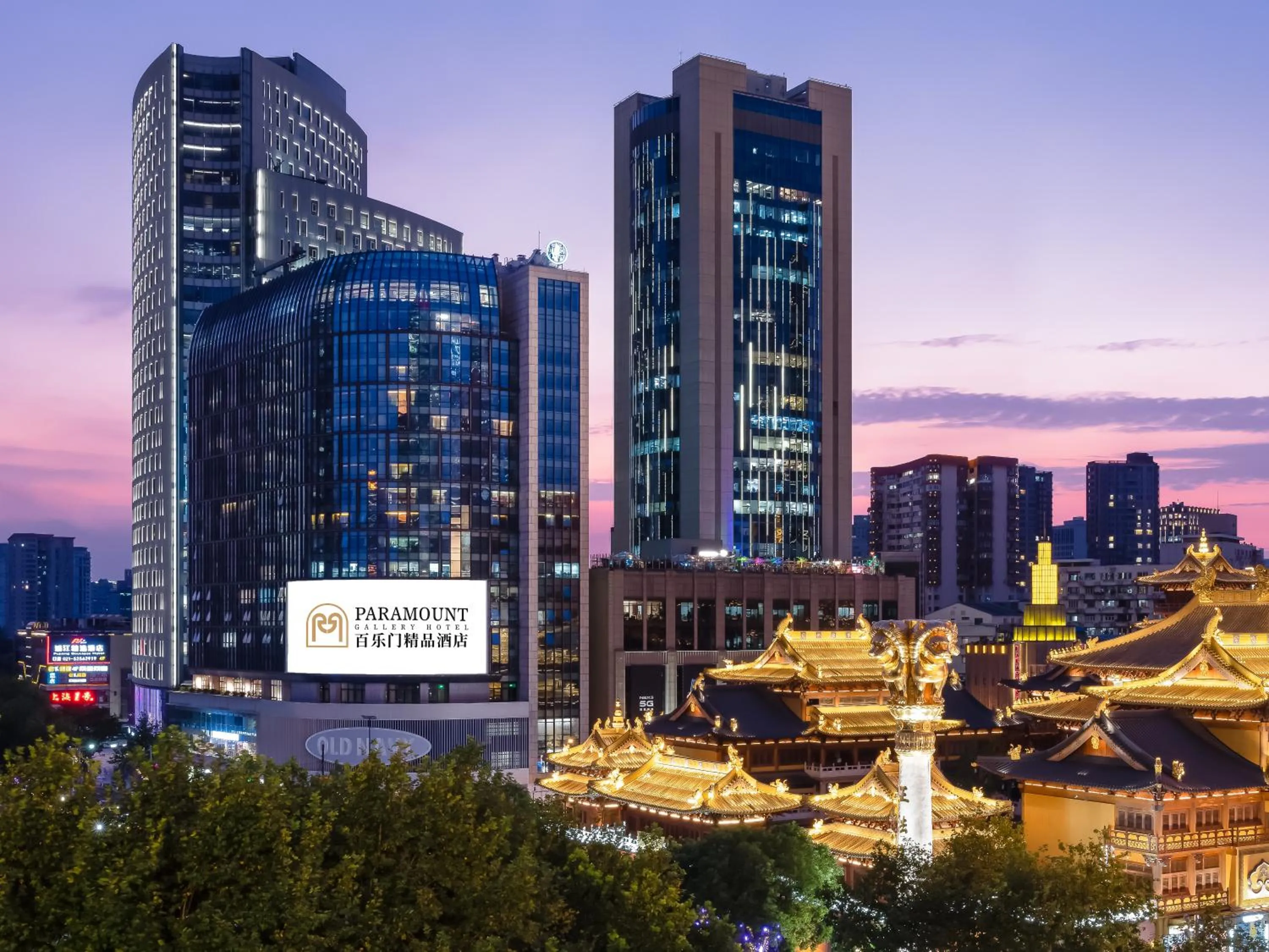 Property building in Paramount Gallery Hotel