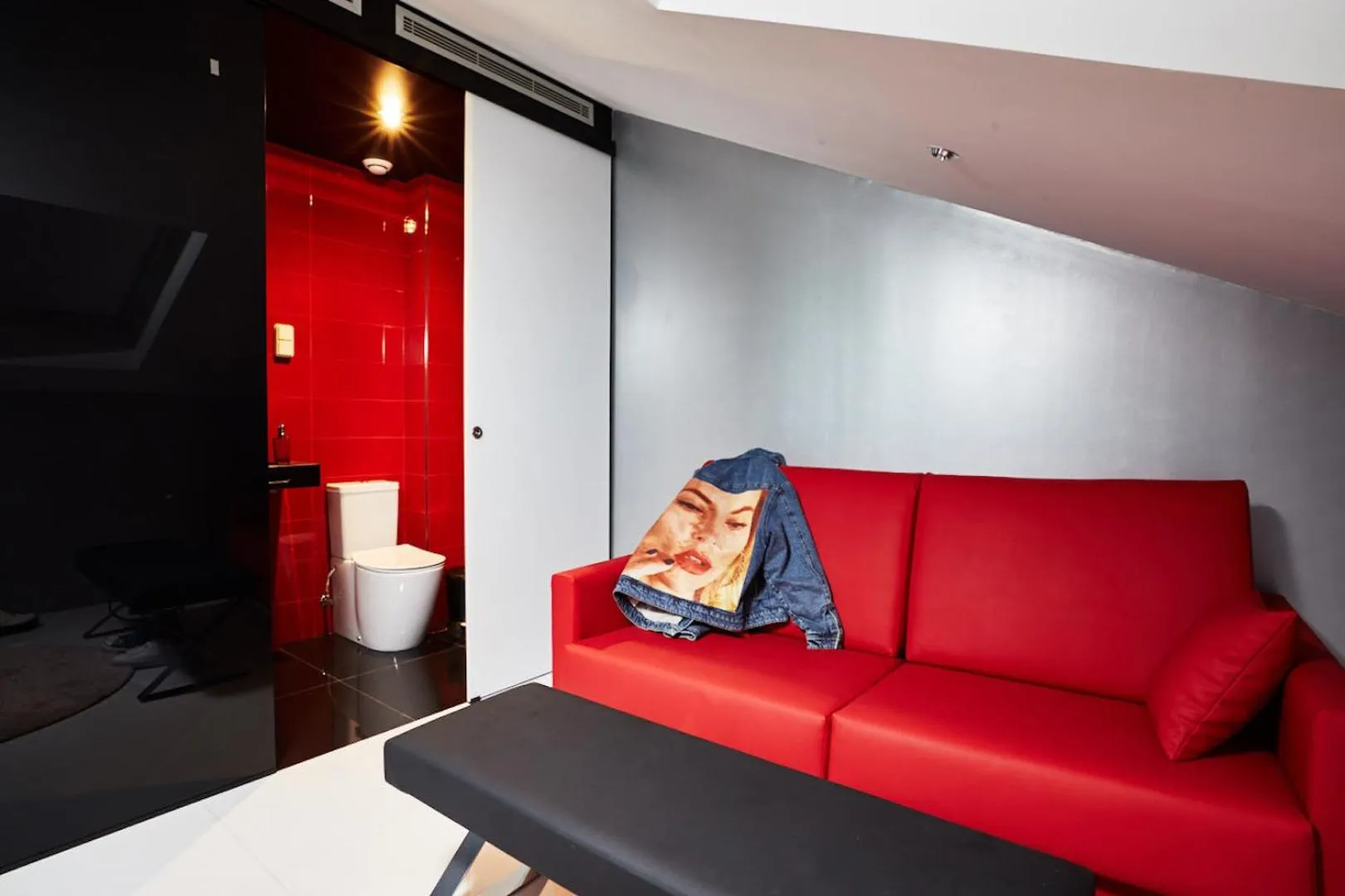 Bathroom, Seating Area in Hotelfreedom