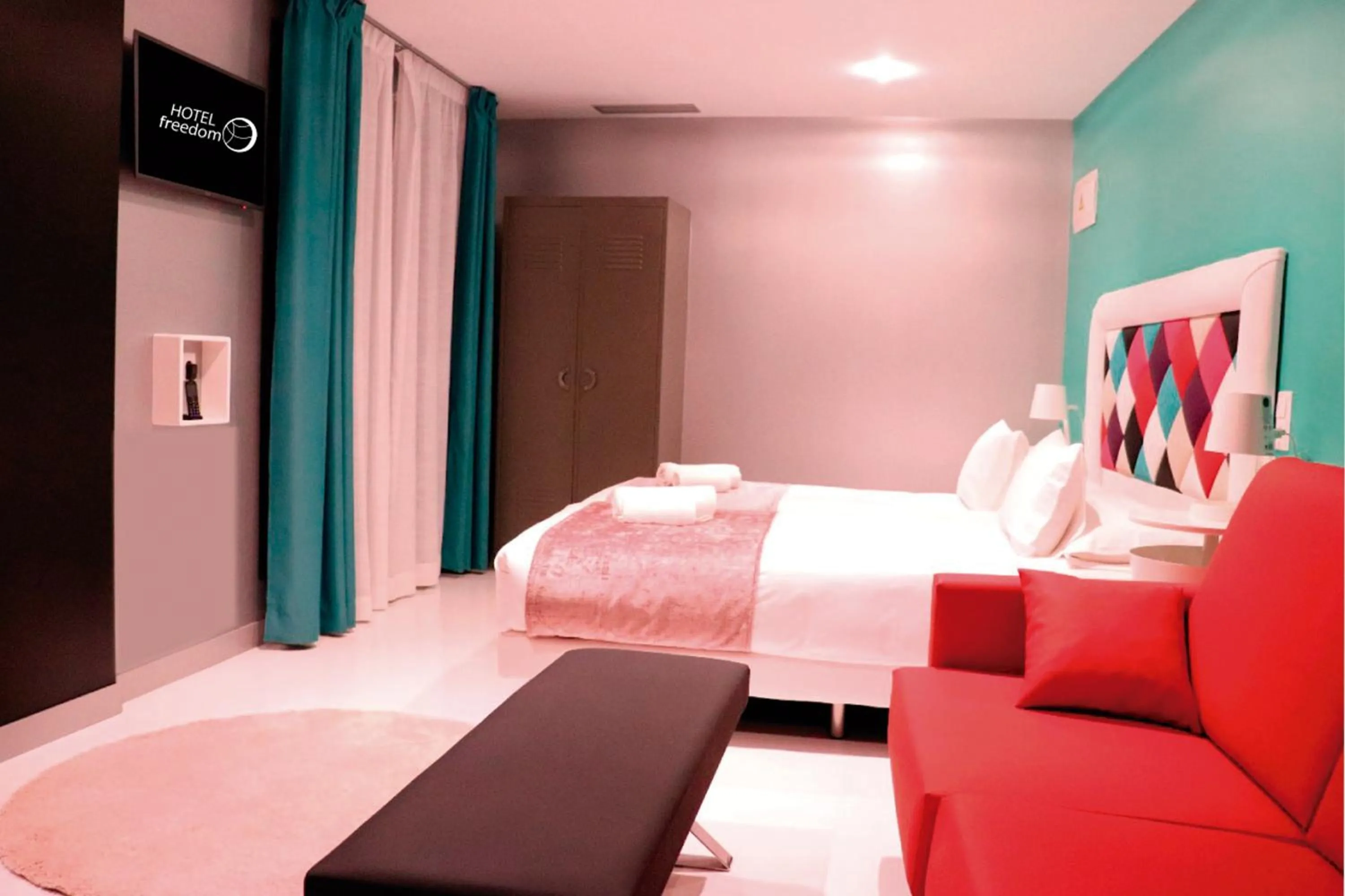 Photo of the whole room, Bed in Hotelfreedom