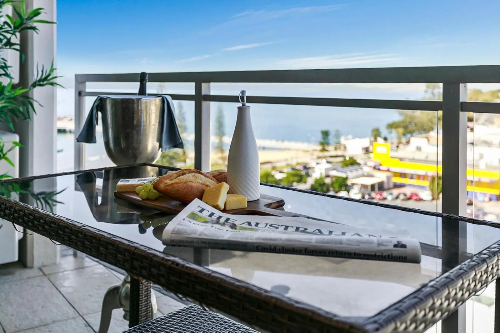 Sea view in Proximity Waterfront Apartments