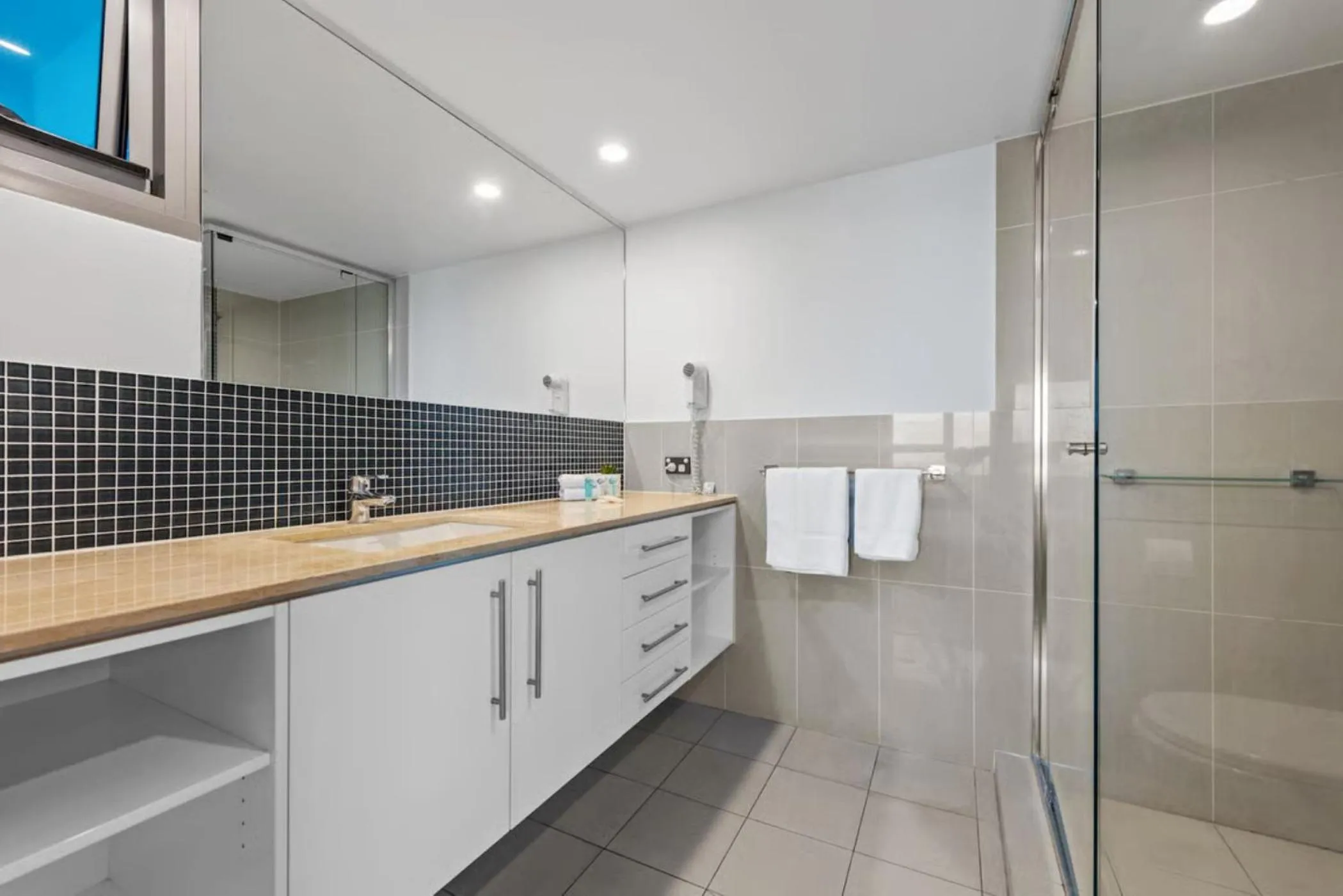 Shower in Proximity Waterfront Apartments