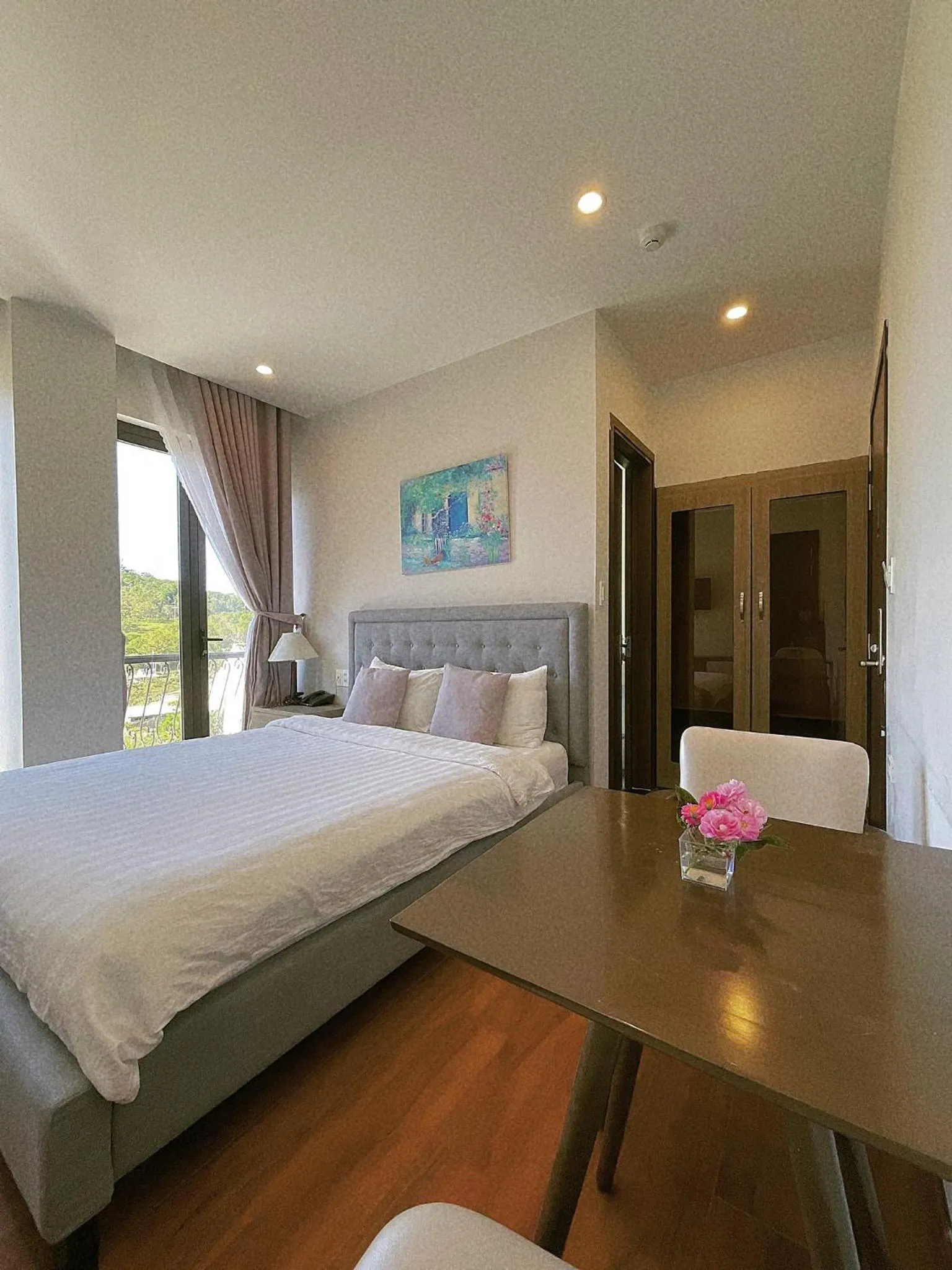 Seating area, Bed in Amia Dalat