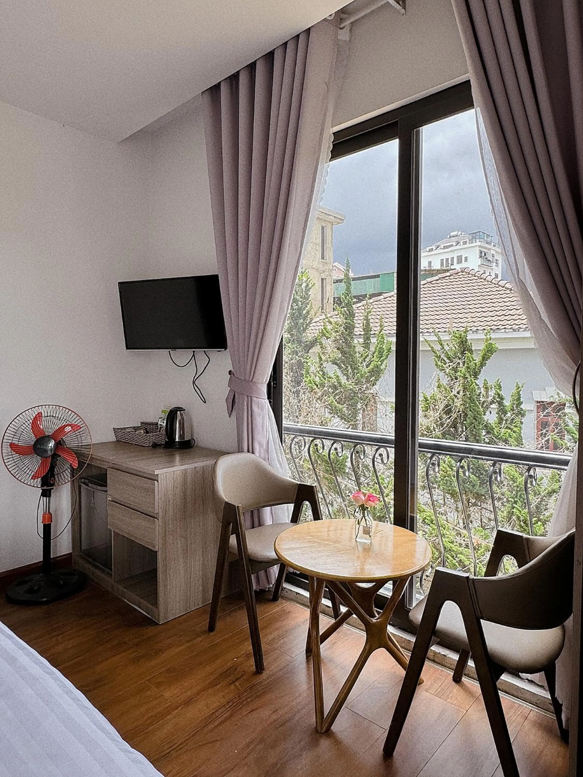 Seating area, Bed in Amia Dalat