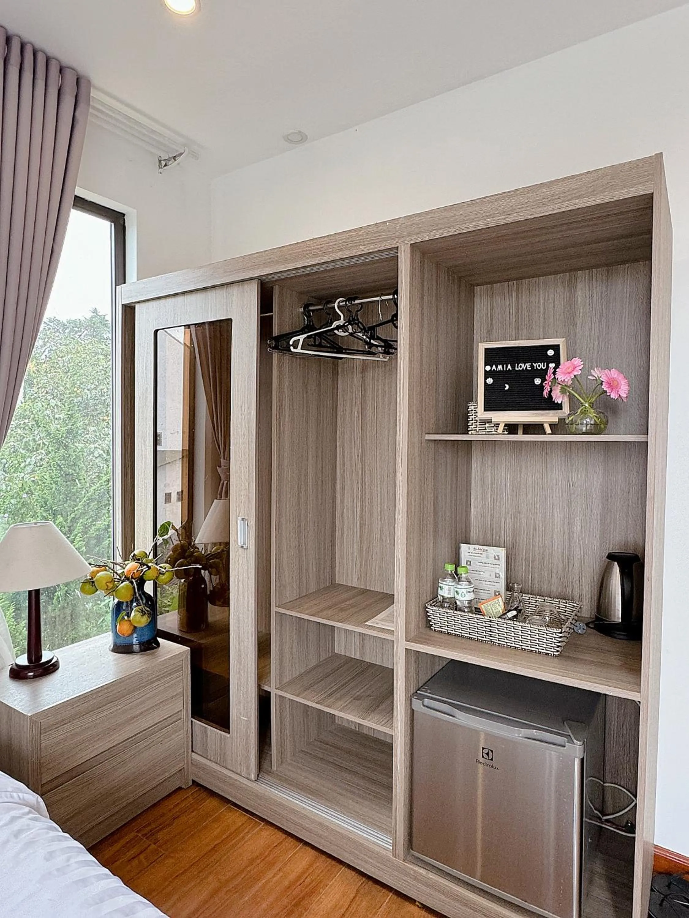 wardrobe, Bed in Amia Dalat