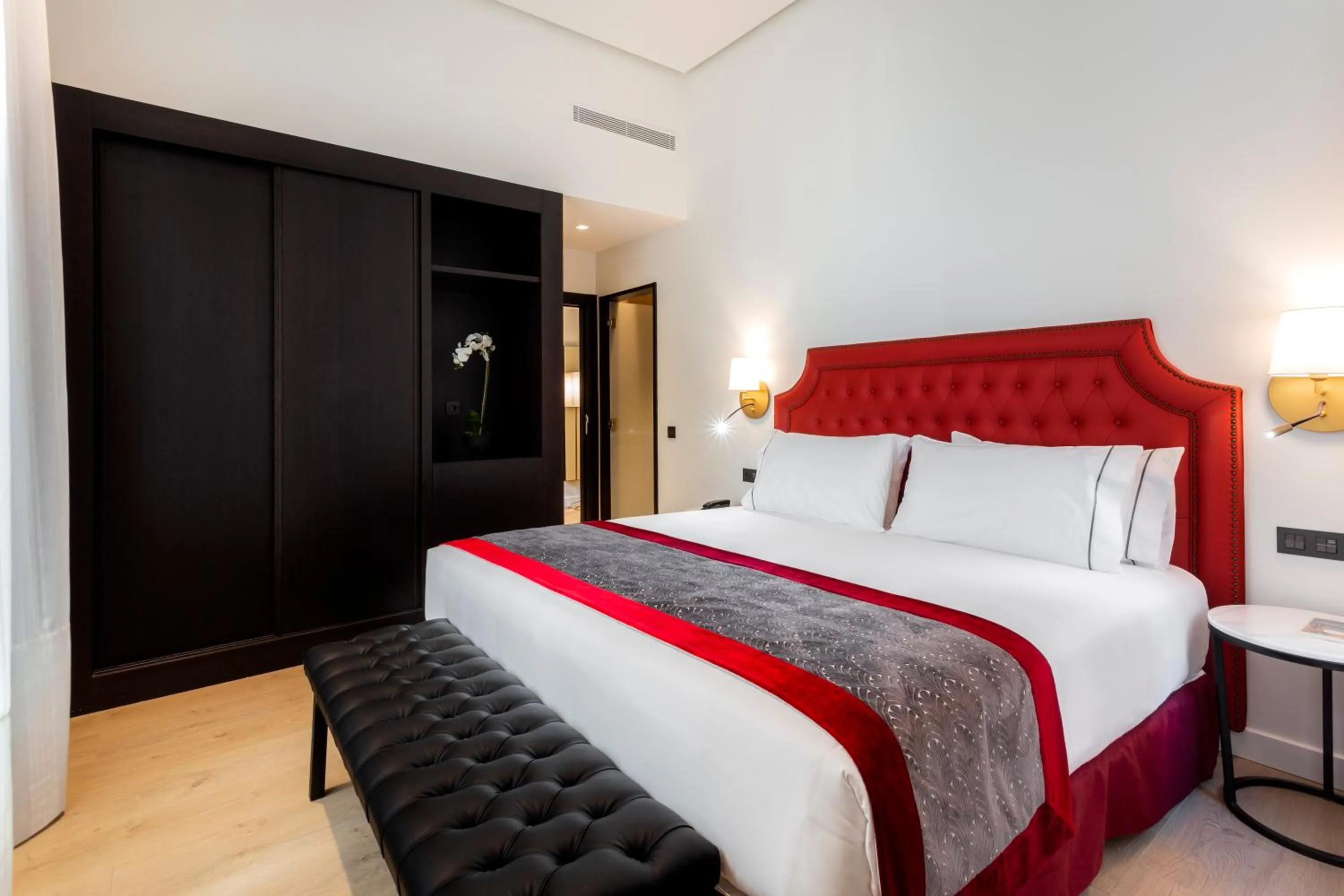 Photo of the whole room, Bed in Eurostars Azahar