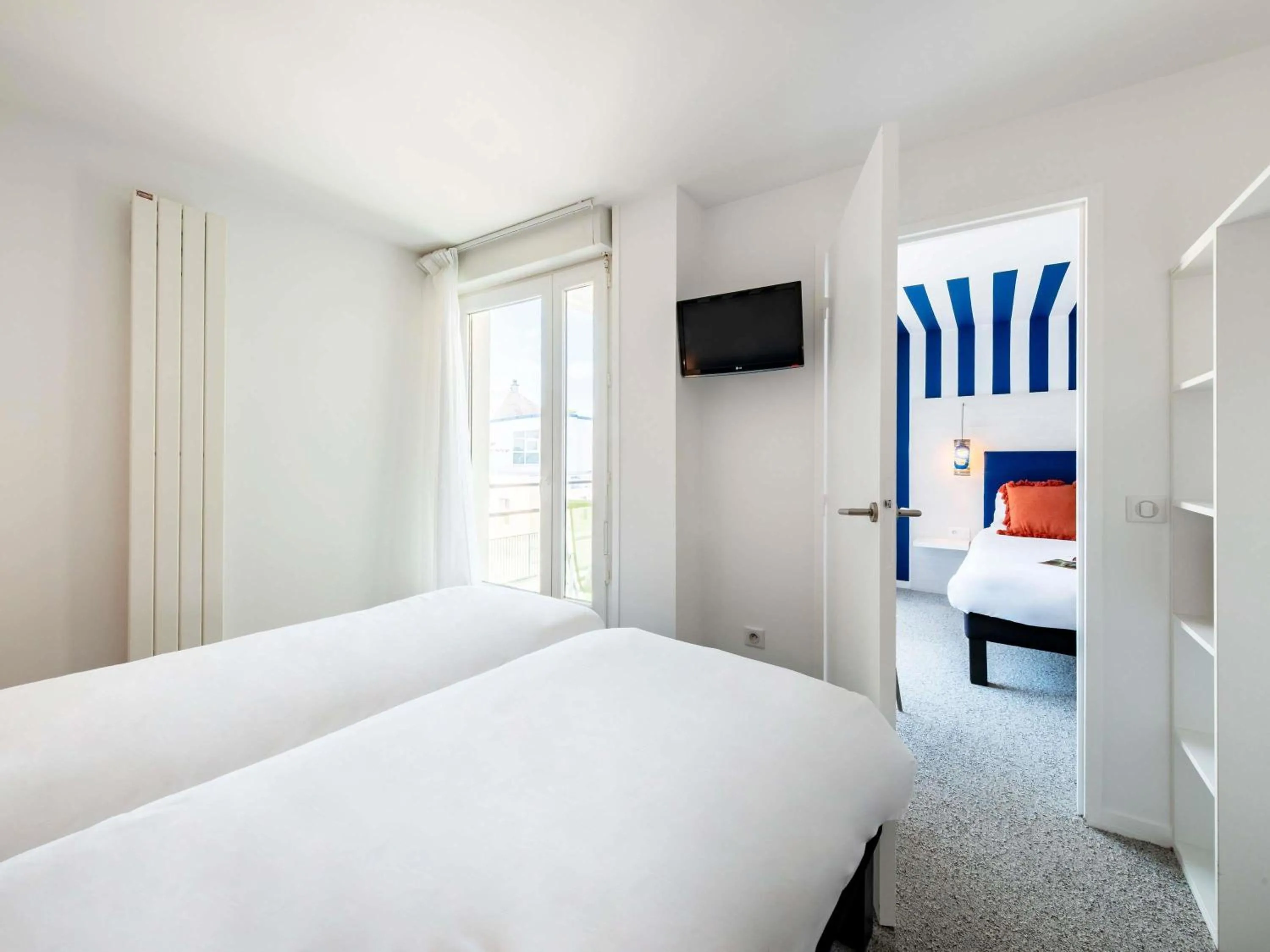 Bedroom, Bed in ibis Styles Quiberon Centre
