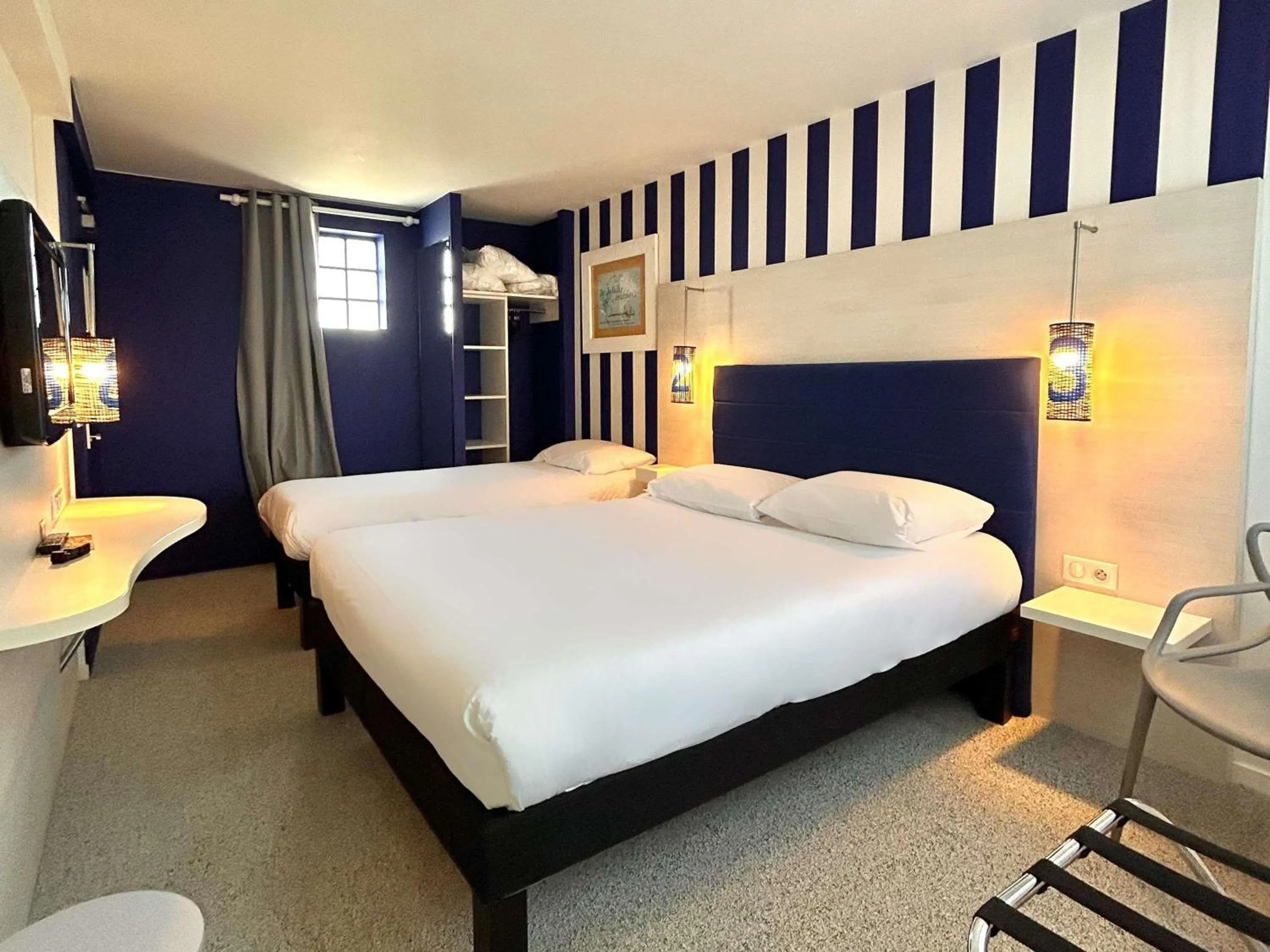 Bedroom, Bed in ibis Styles Quiberon Centre