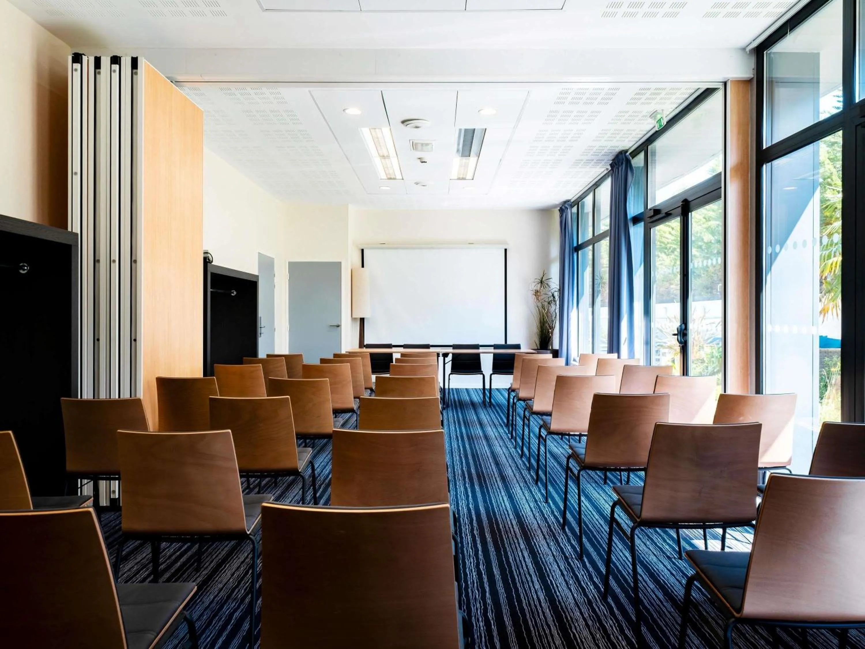 Meeting/conference room in ibis Styles Quiberon Centre
