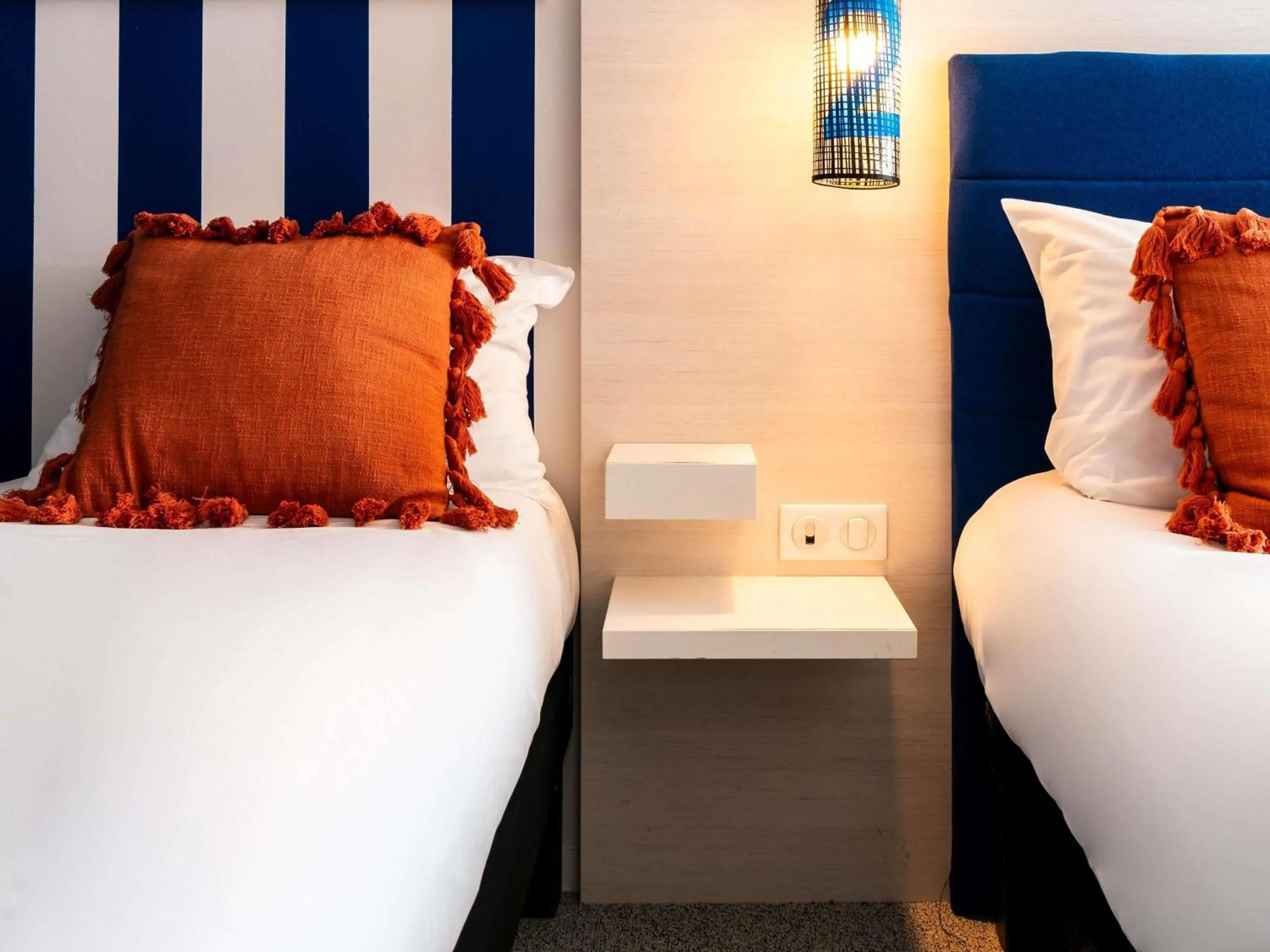 Bedroom, Bed in ibis Styles Quiberon Centre