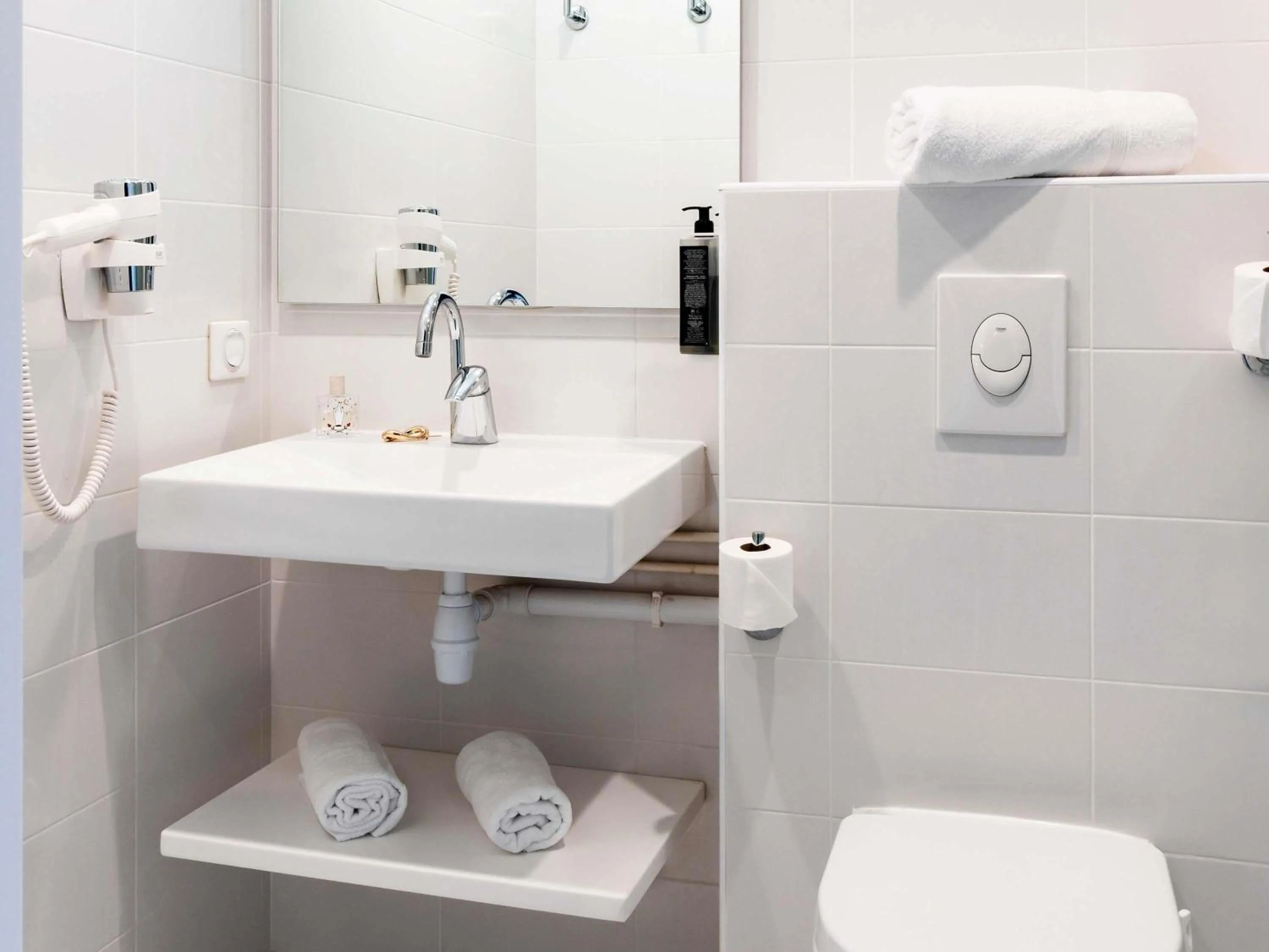 Bedroom in ibis Styles Quiberon Centre