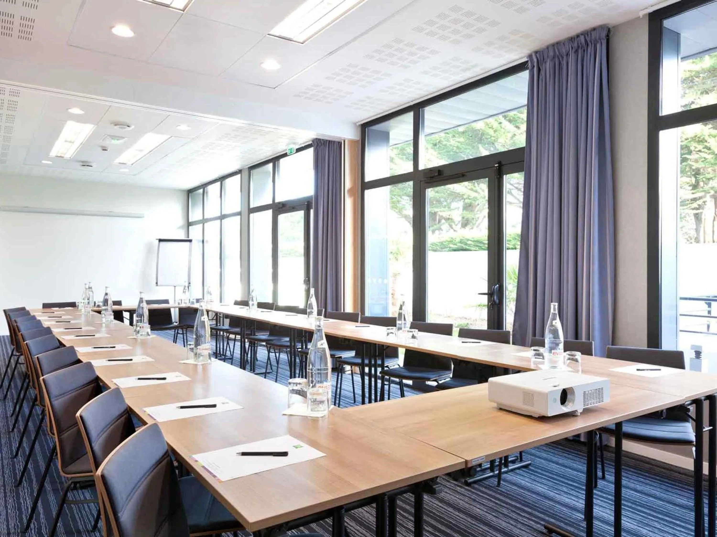 Meeting/conference room in ibis Styles Quiberon Centre