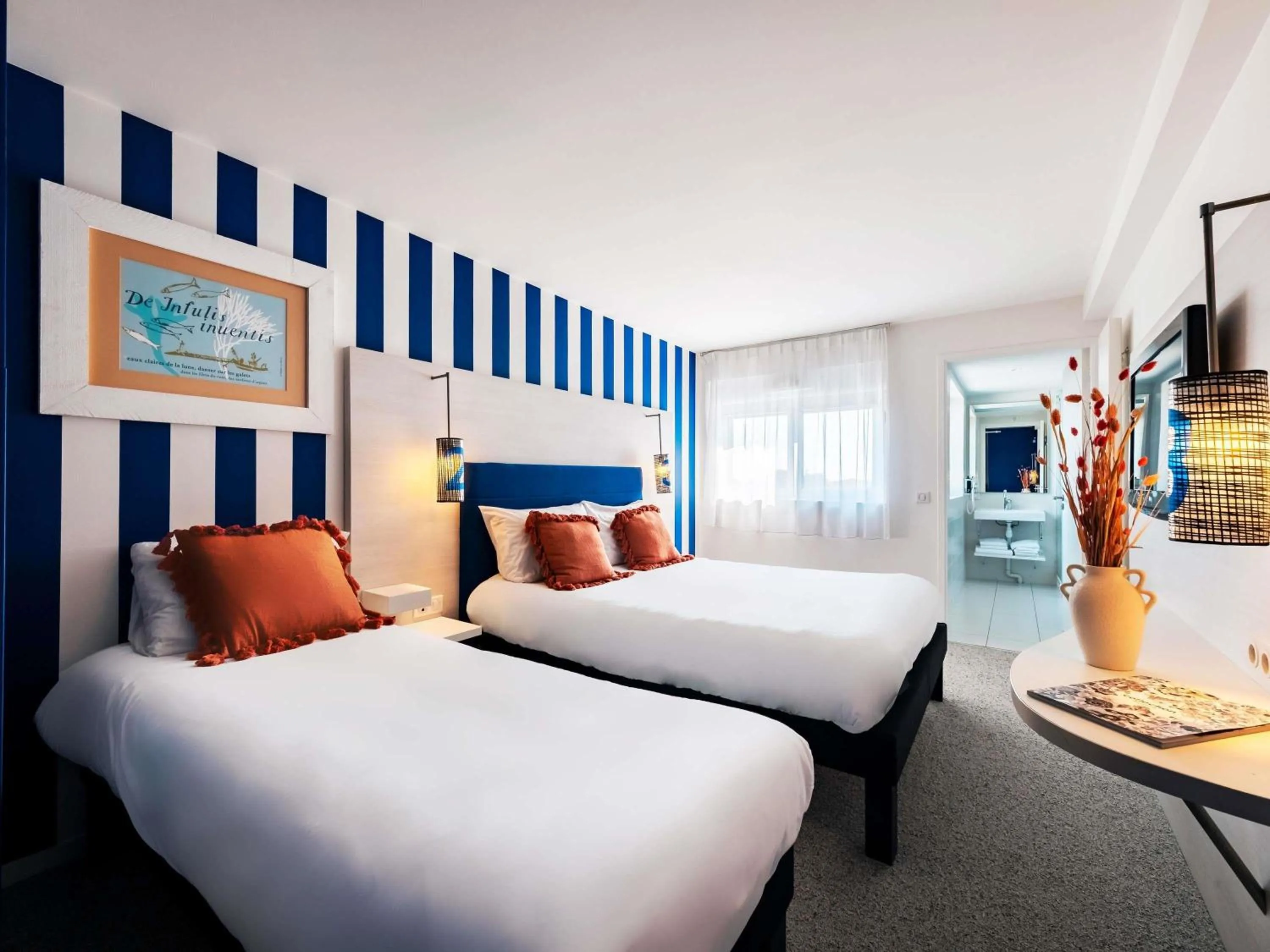 Bedroom, Bed in ibis Styles Quiberon Centre