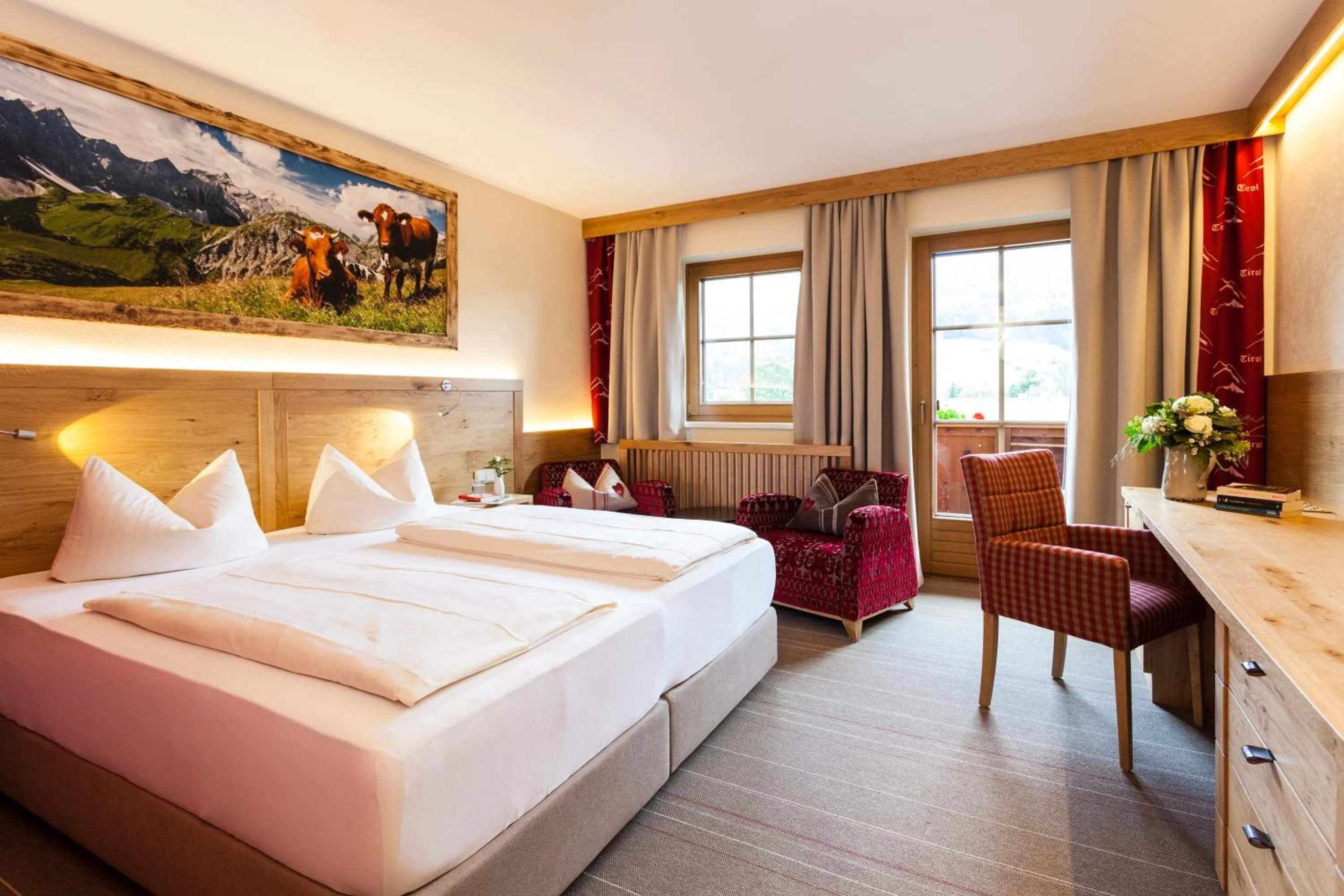 Bedroom, Bed in Hotel Kaiser in Tirol