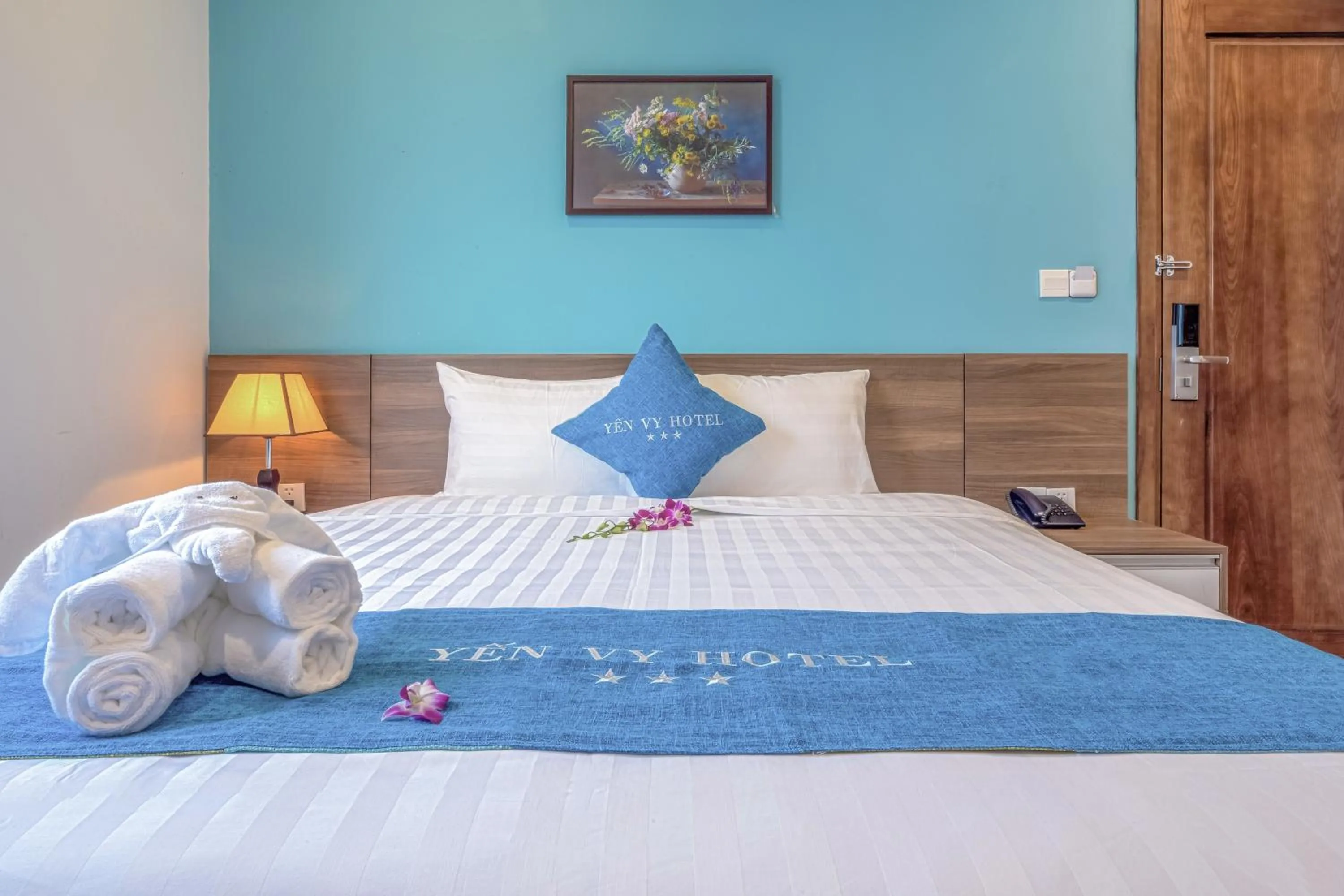 Decorative detail, Bed in Yen Vy Hotel and Apartment