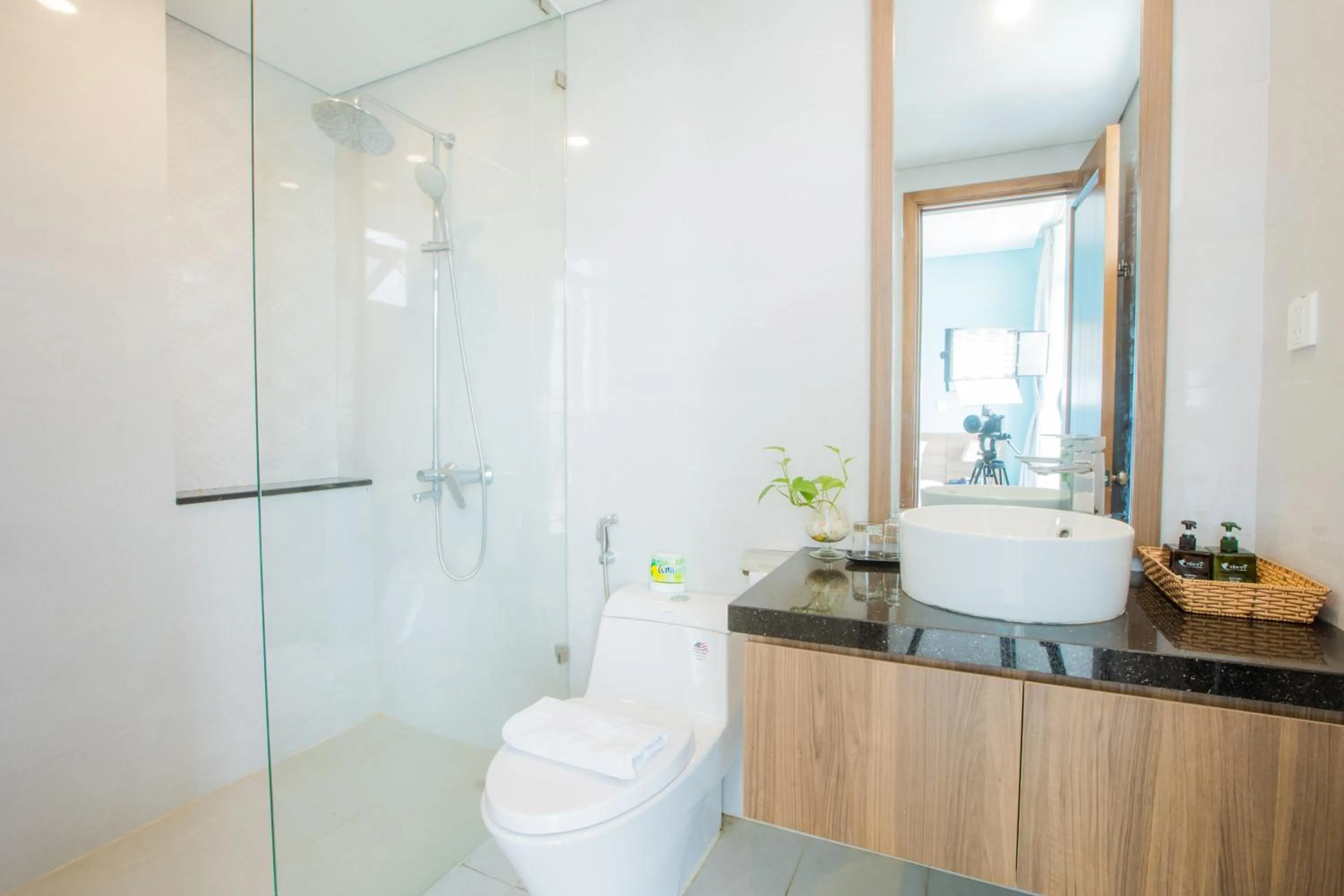 Shower in Yen Vy Hotel and Apartment