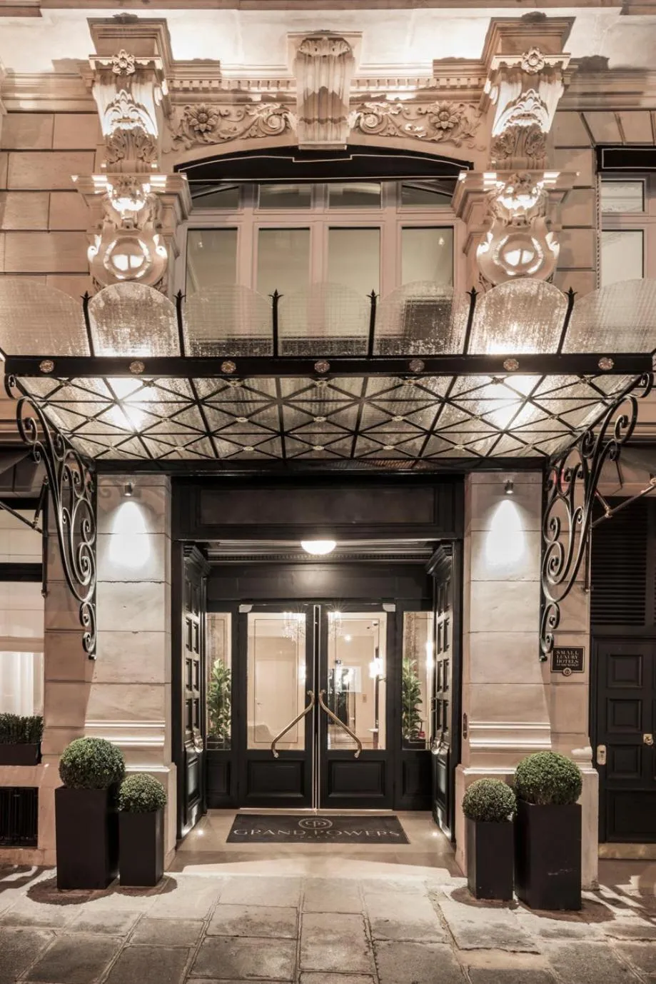 Facade/entrance in Grand Powers Hotel